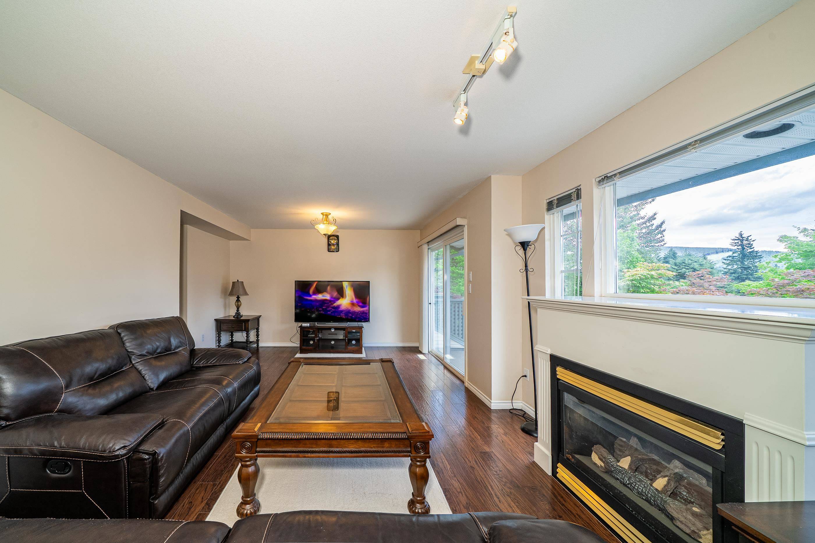 Coquitlam, BC V3E 3M4,2382 Parkway BLVD #6
