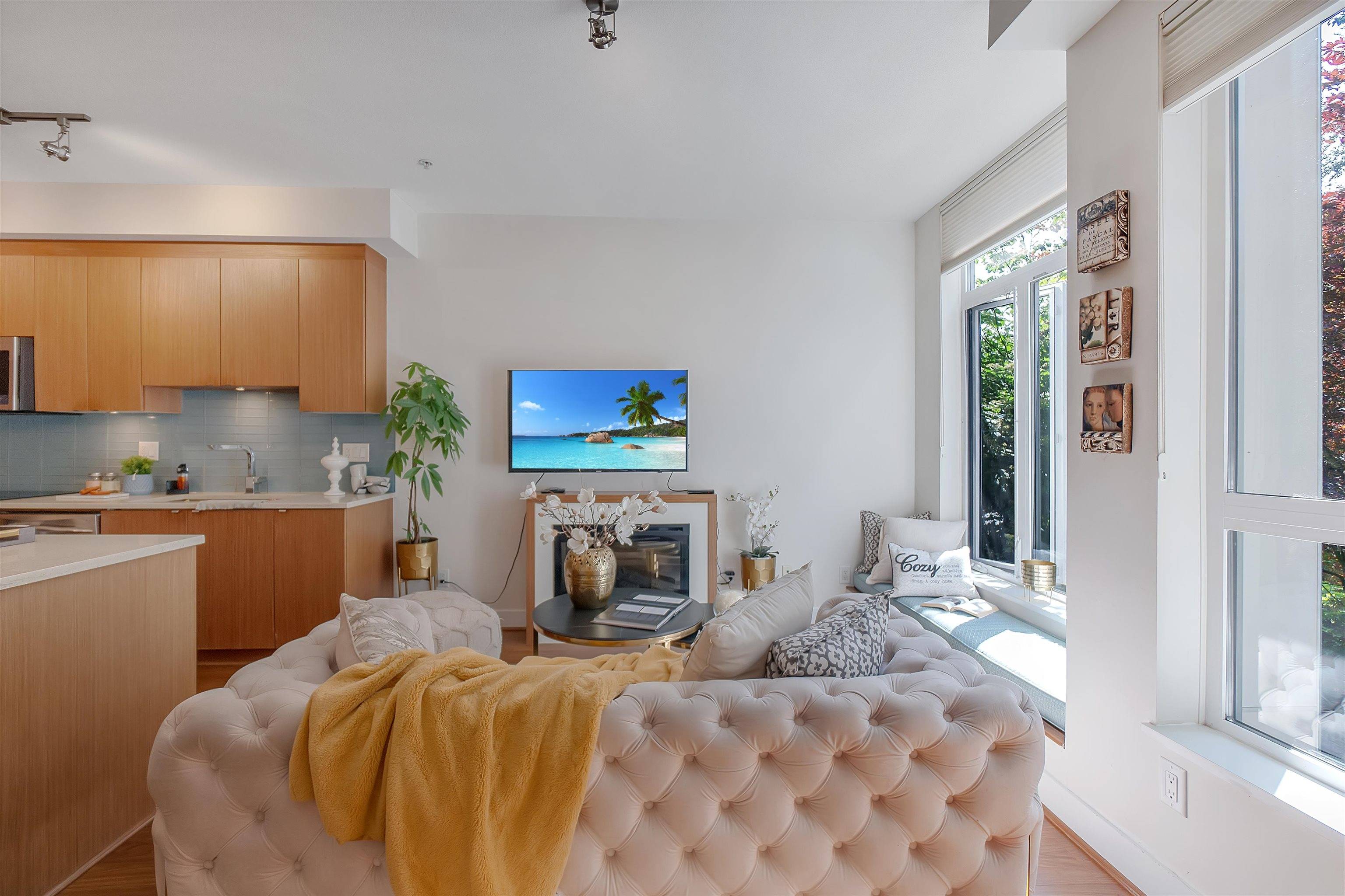 North Vancouver, BC V7M 0B8,735 W 15th ST #204
