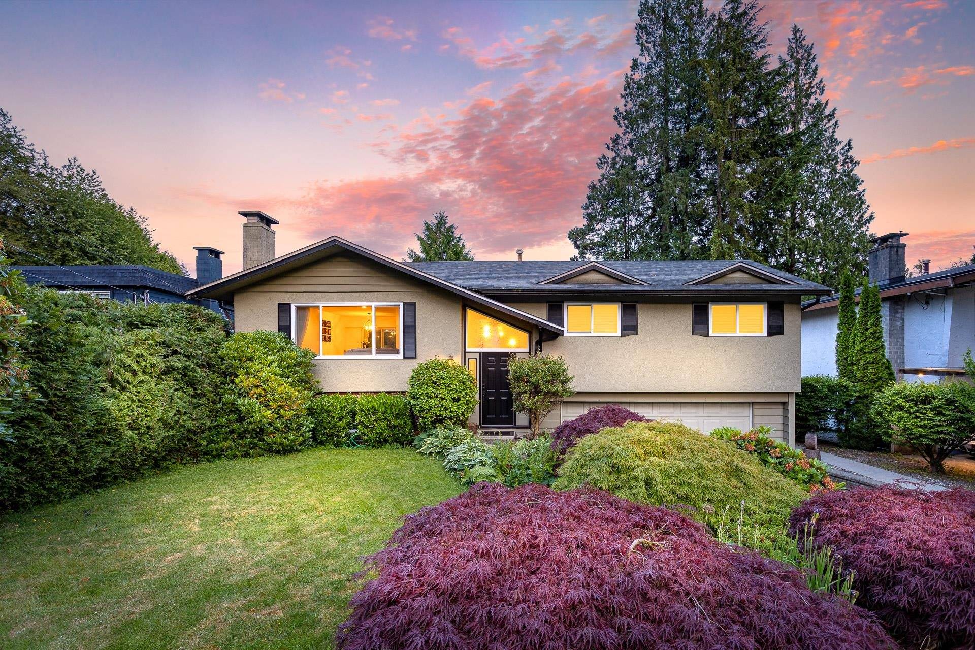 North Vancouver, BC V7J 2B1,1549 Lynn Valley RD
