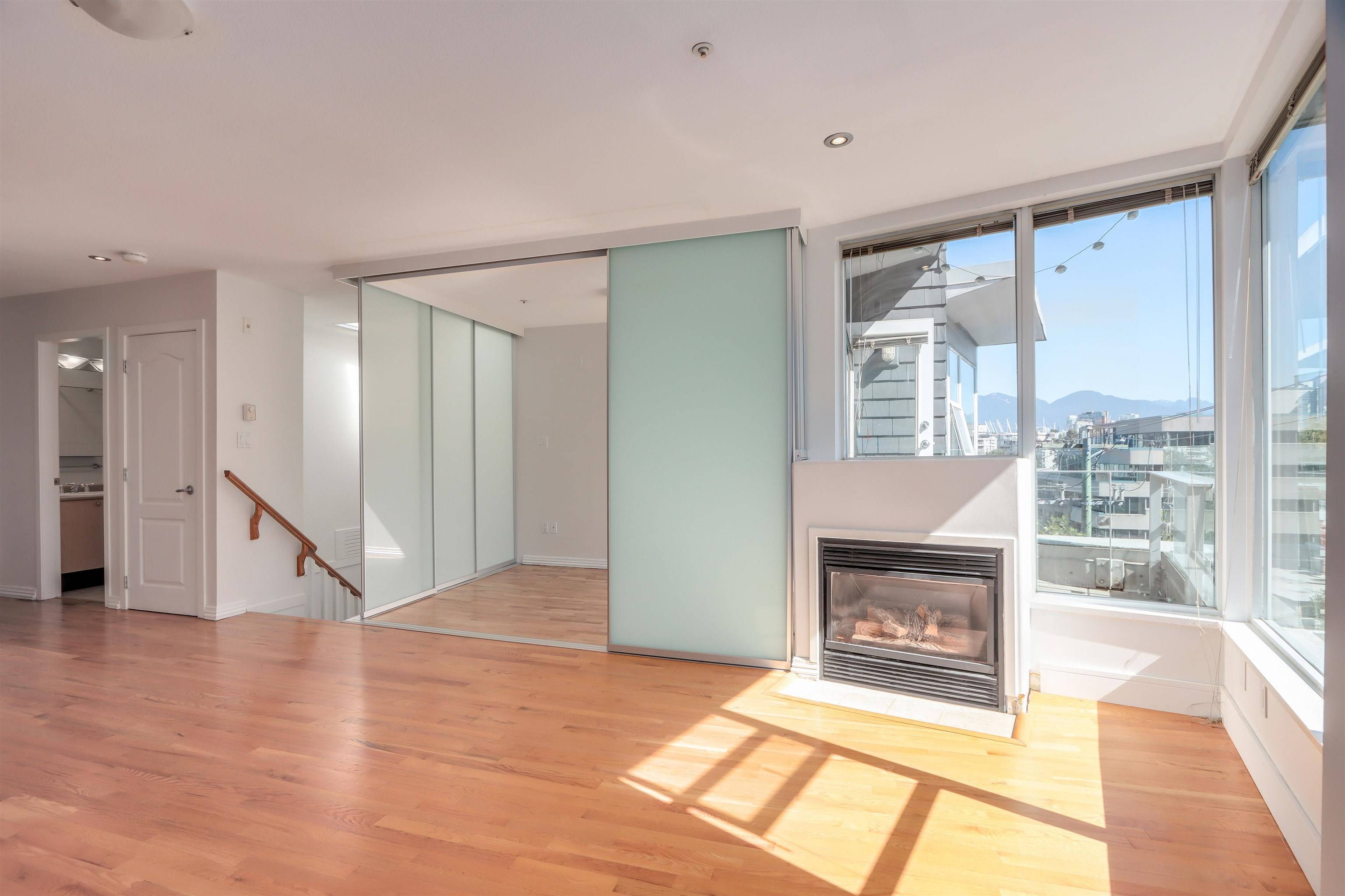 Vancouver, BC V5Z 1B5,638 W 7th AVE #314