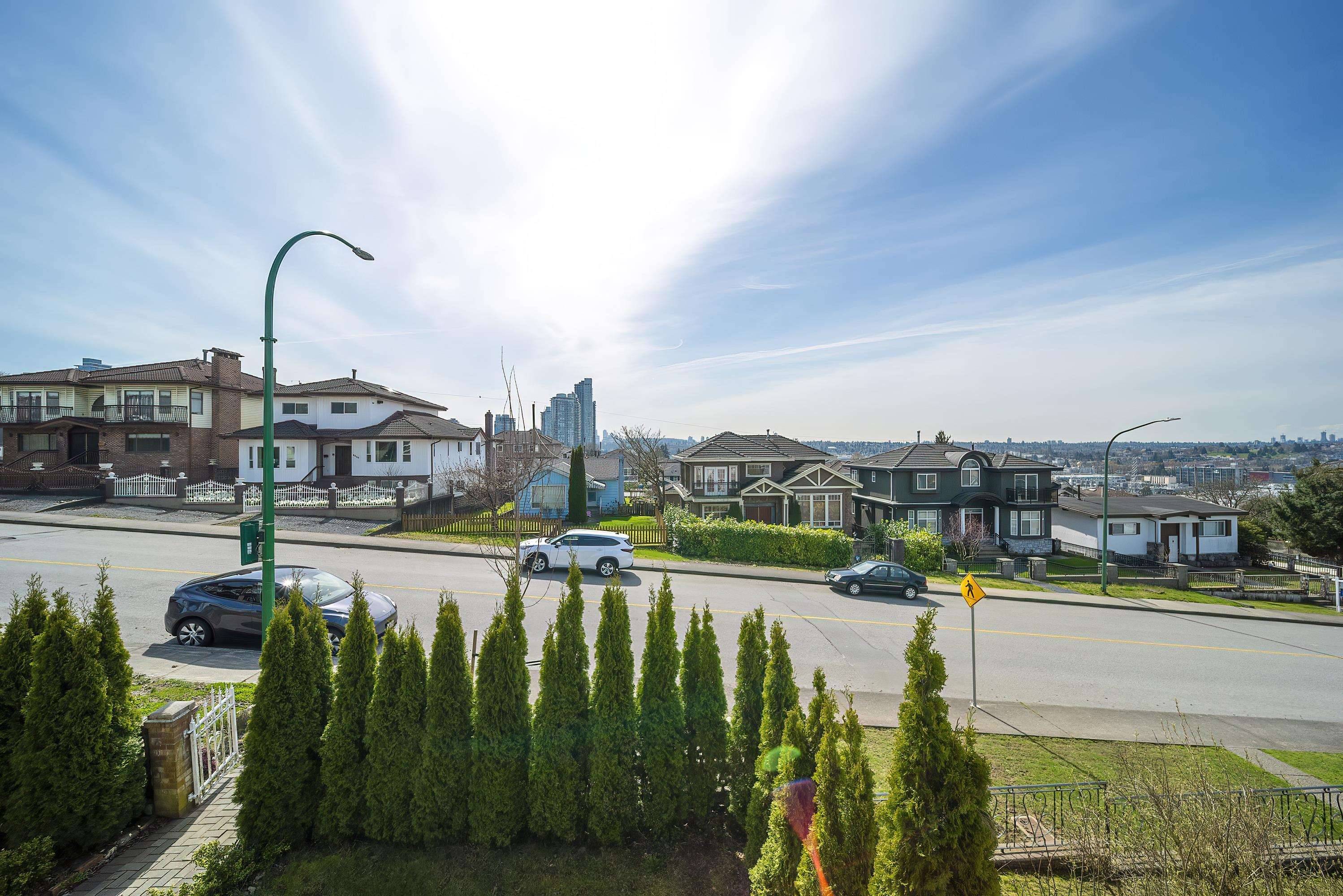 Burnaby, BC V5C 3B8,4031 Parker ST