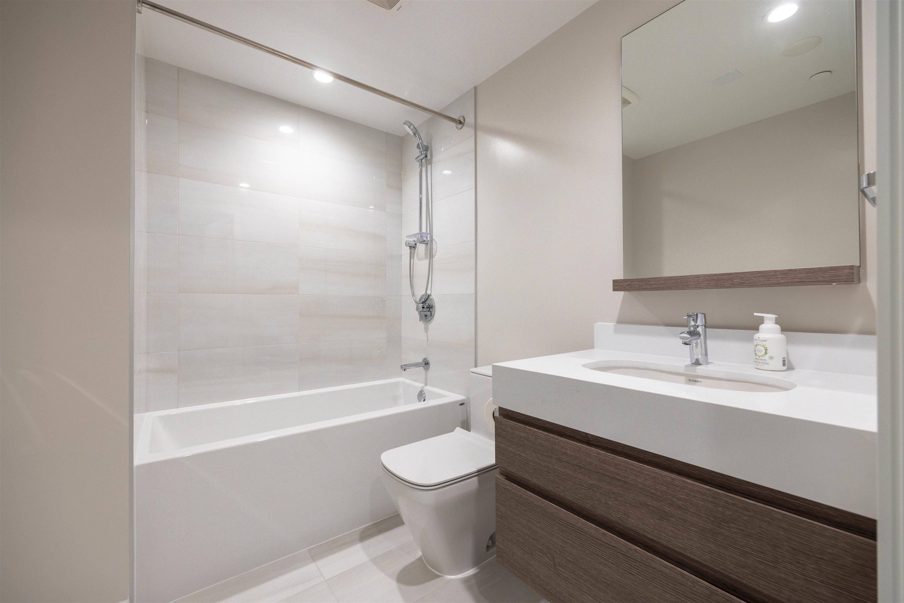 Burnaby, BC V5H 0K9,6537 Telford AVE #207