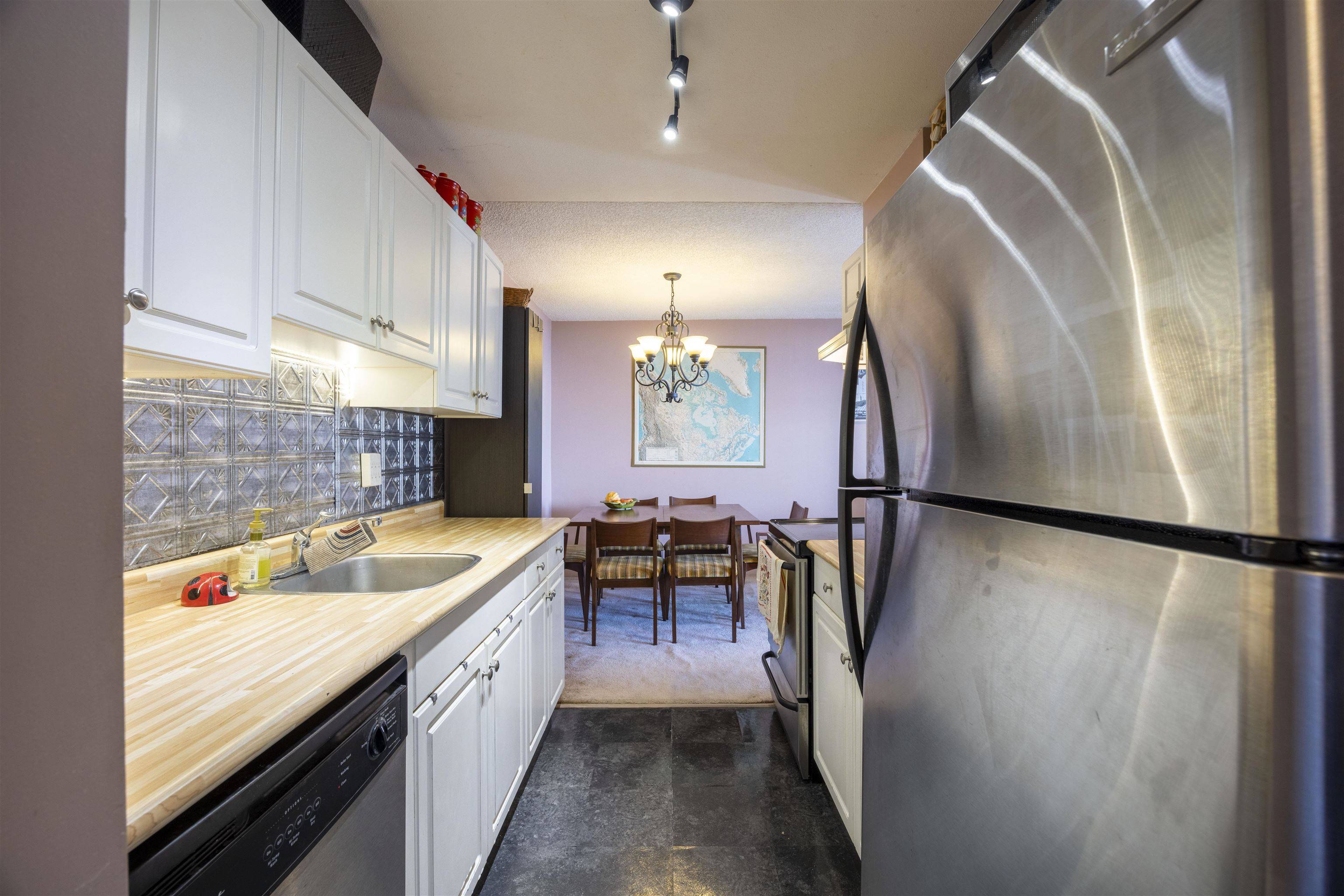 Burnaby, BC V5H 3Y9,6759 Willingdon AVE #1404