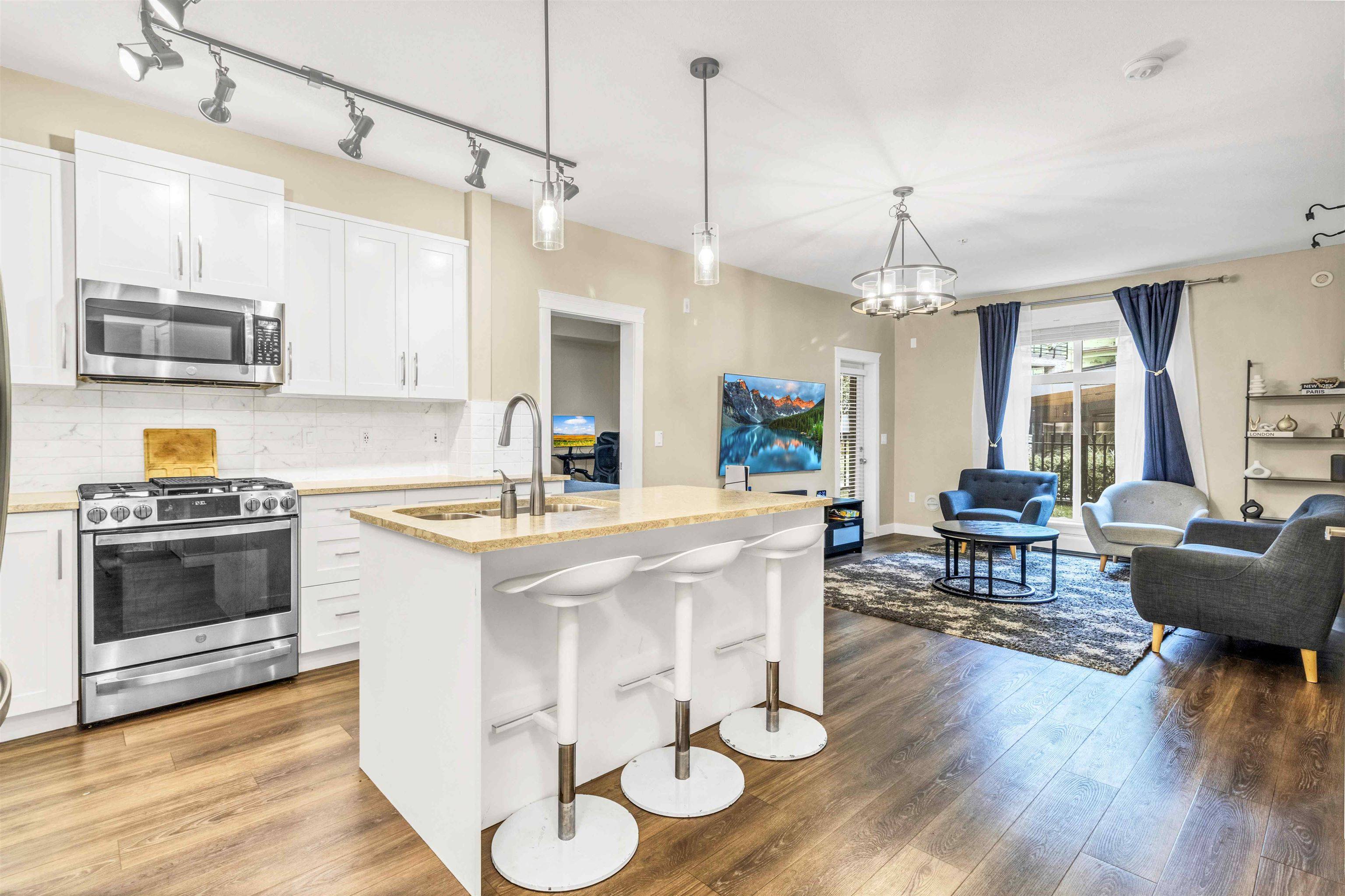 Surrey, BC V3T 0R7,11077 Ravine RD #108
