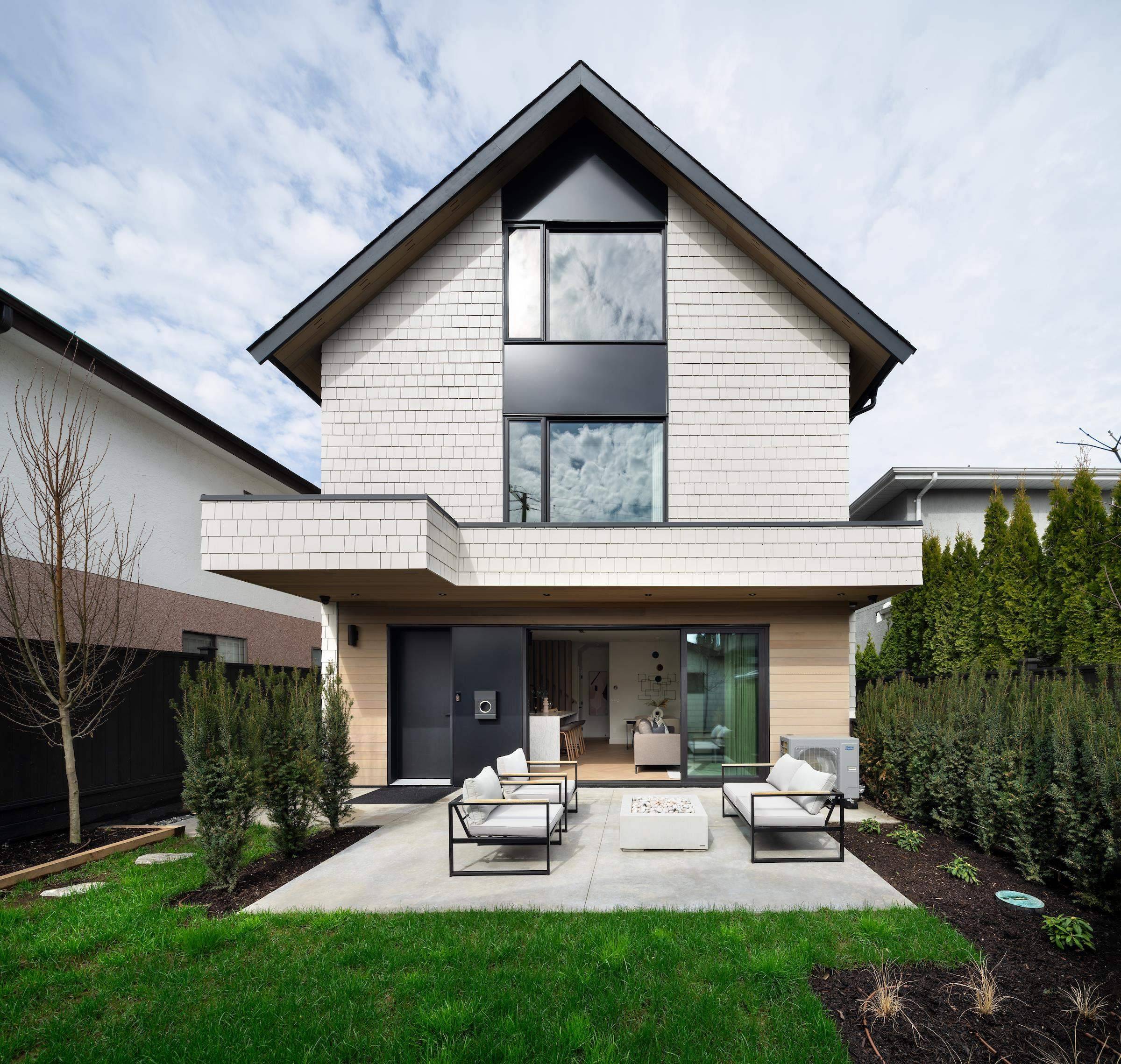 Vancouver, BC V5V 2Y3,280 E 32 AVE #2