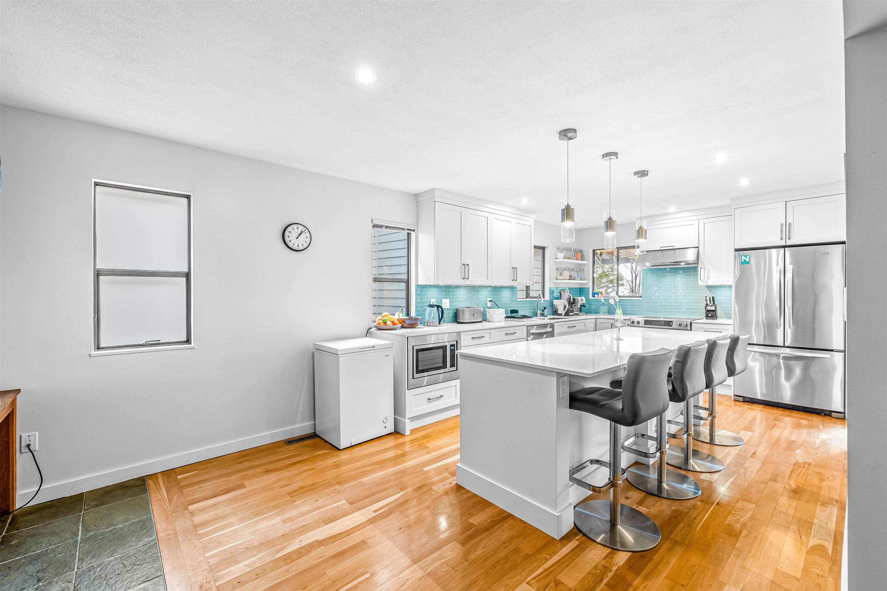 North Vancouver, BC V7R 4V1,5709 Owl CT