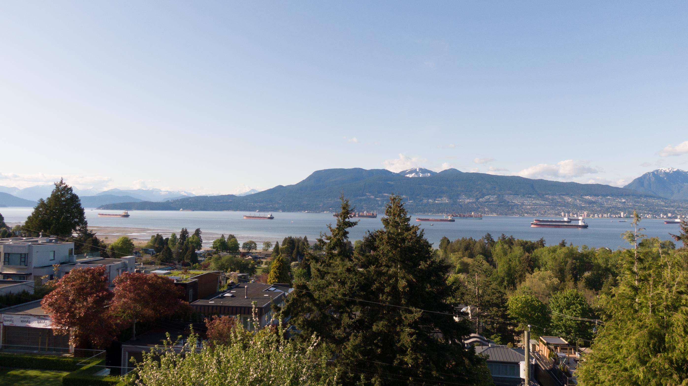 Vancouver, BC V6R 1P9,4411 W 4th AVE