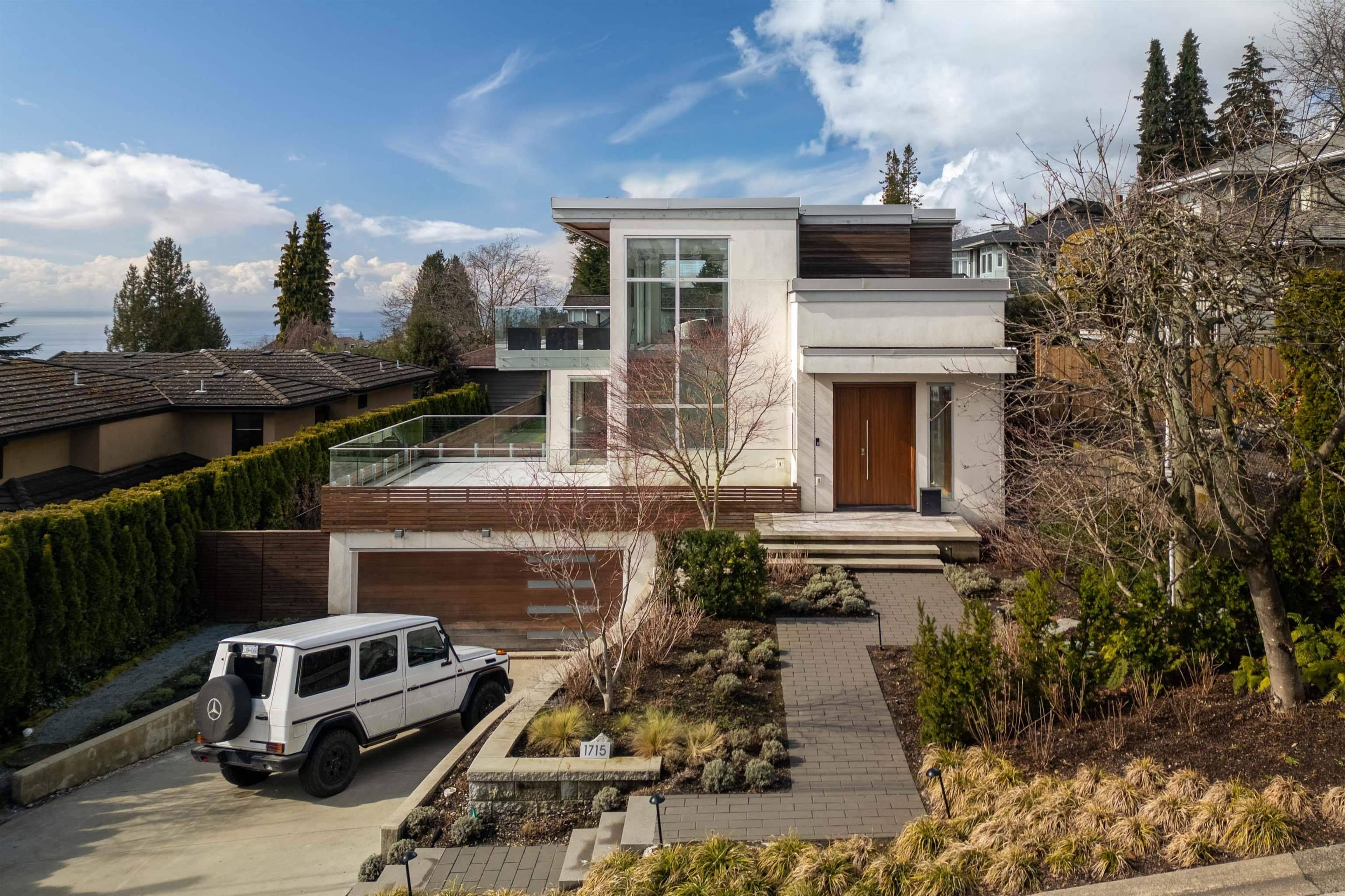 West Vancouver, BC V7V 4E4,1715 22nd ST