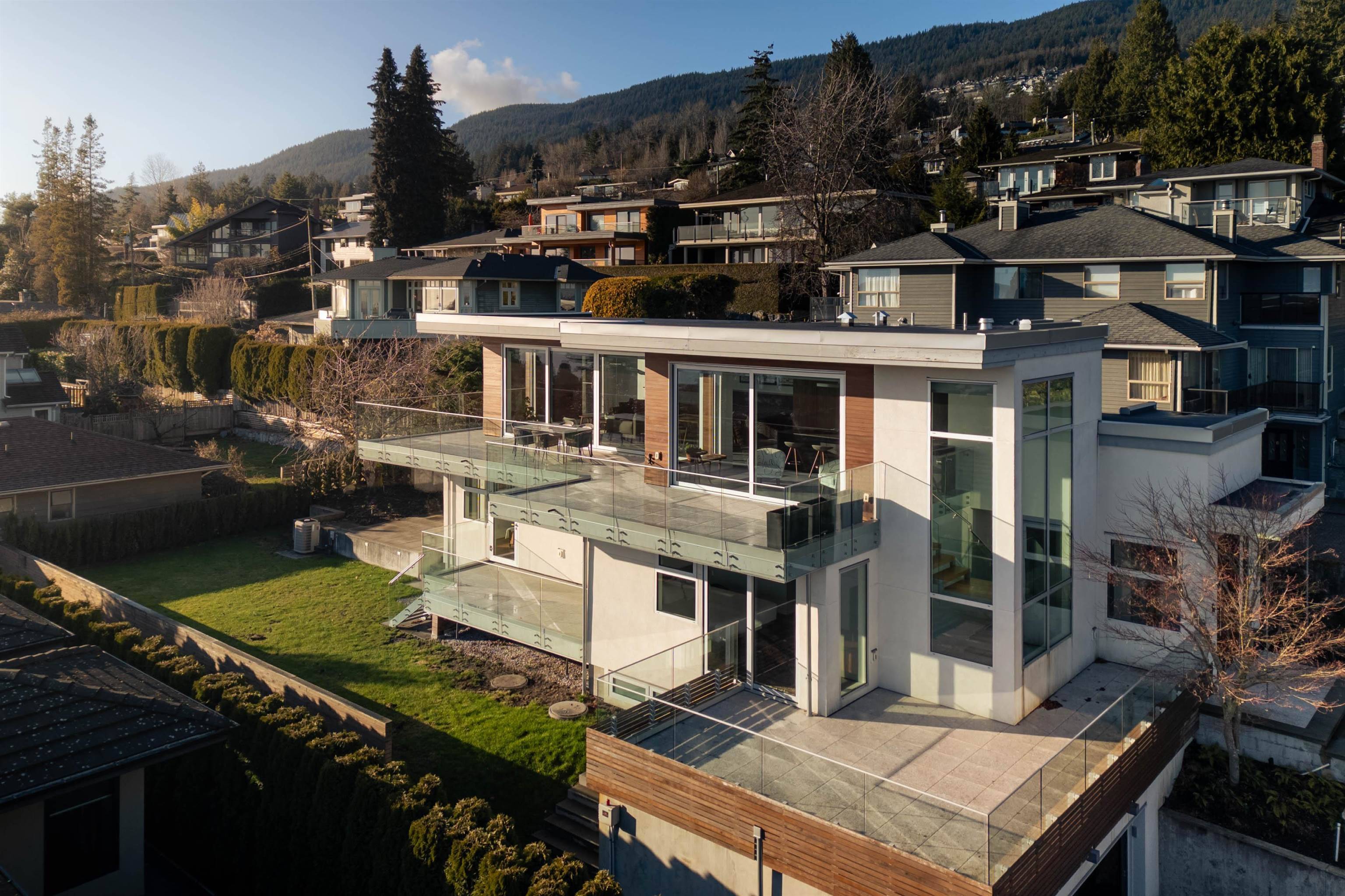 West Vancouver, BC V7V 4E4,1715 22nd ST