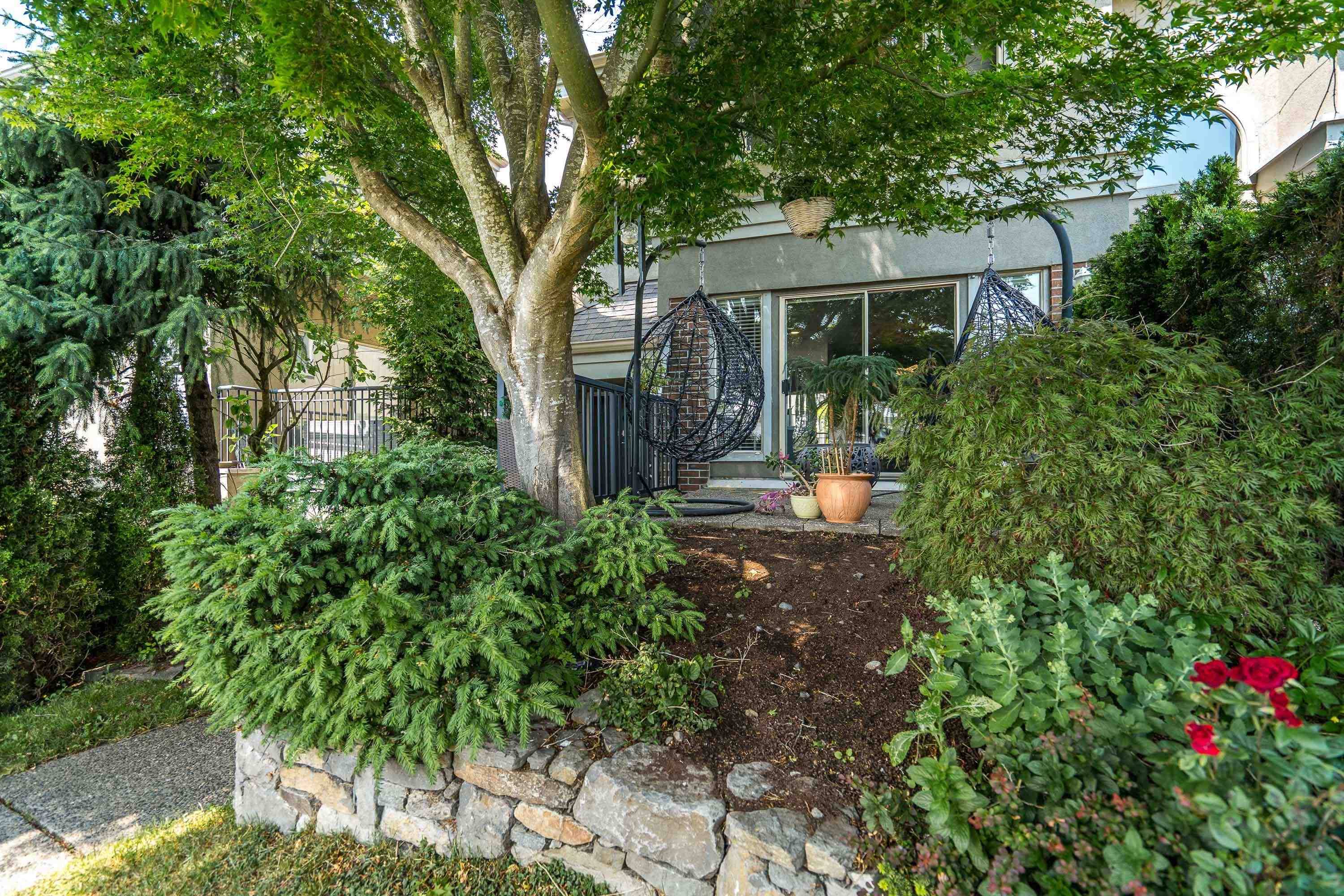 White Rock, BC V4B 2R5,15411 Russell AVE