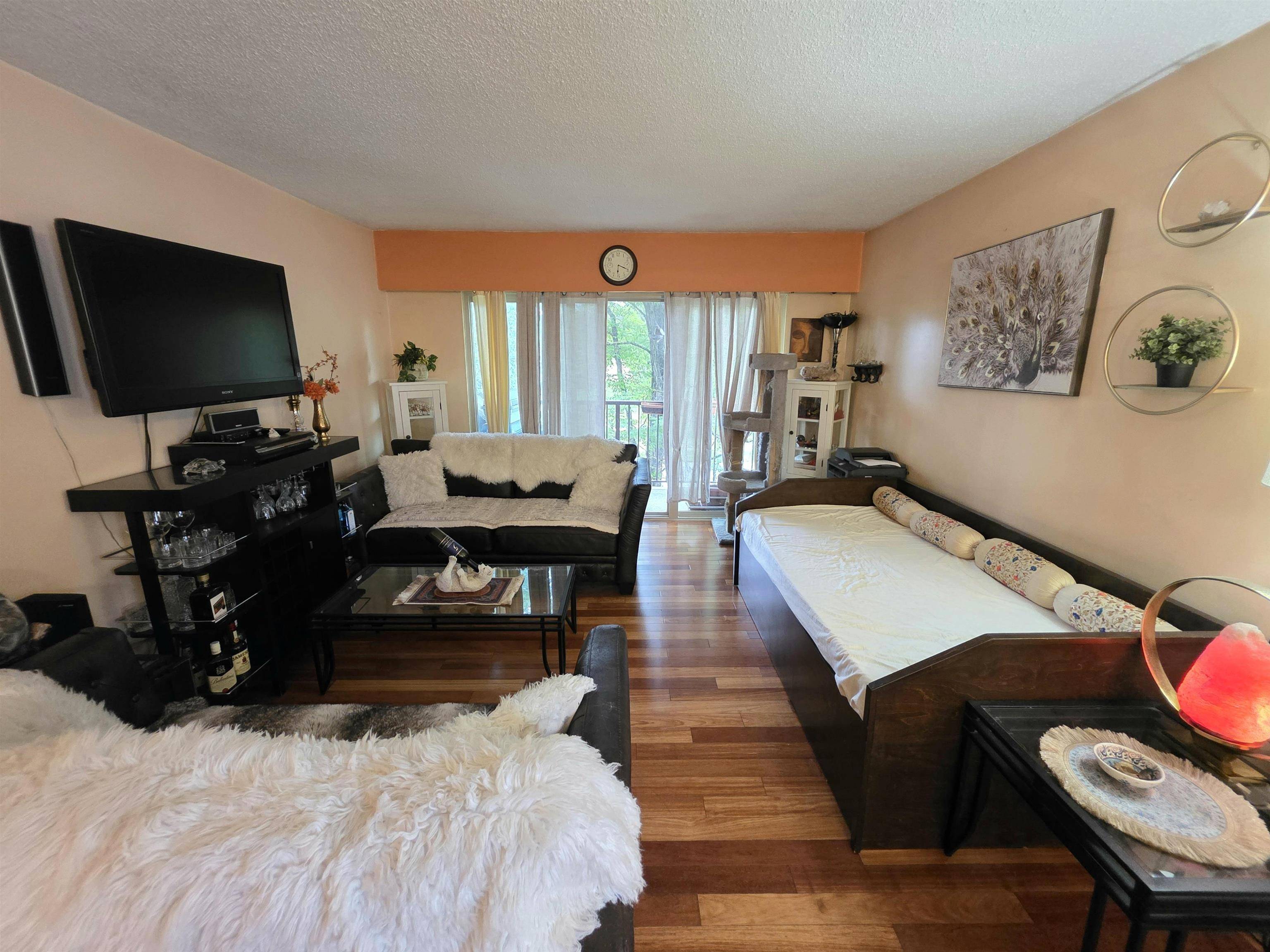 North Vancouver, BC V7M 1E9,225 W 3rd ST #309