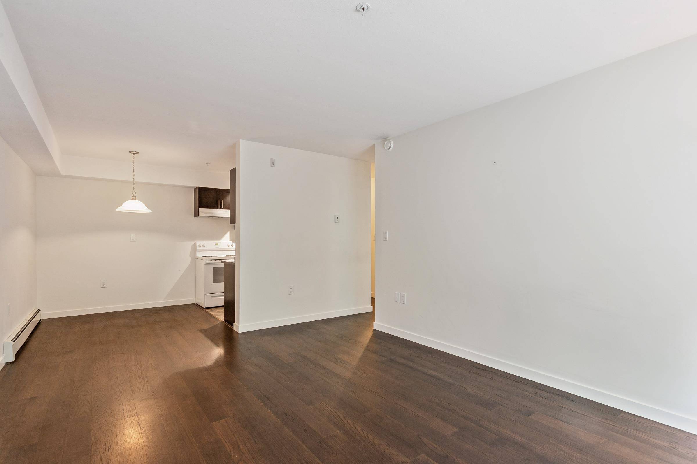 North Vancouver, BC V7L 1C6,357 E 2nd ST #105