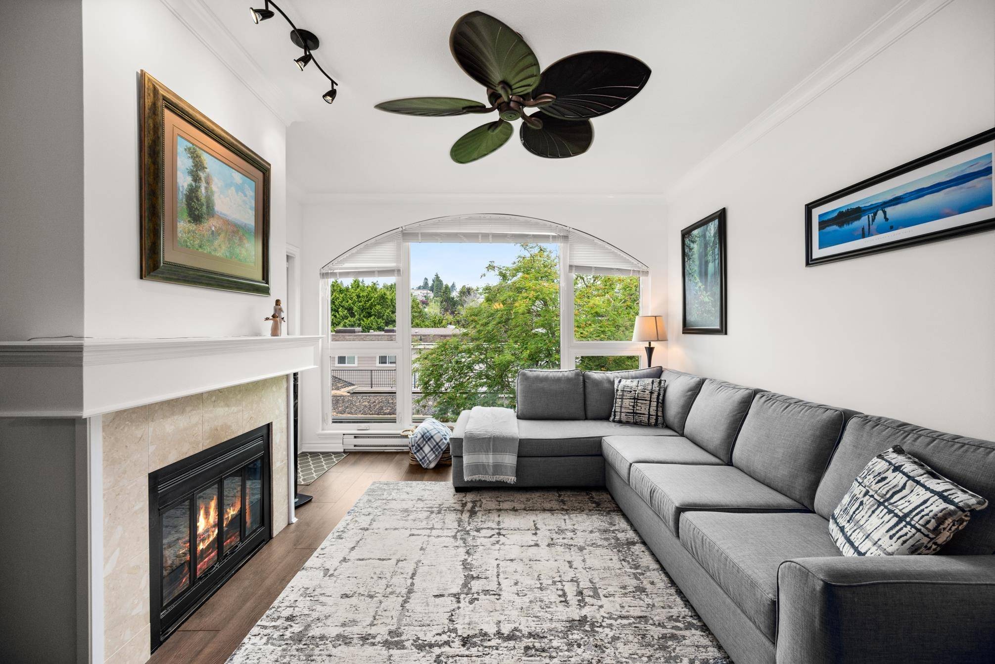 White Rock, BC V4B 1E7,15809 Marine DR #309