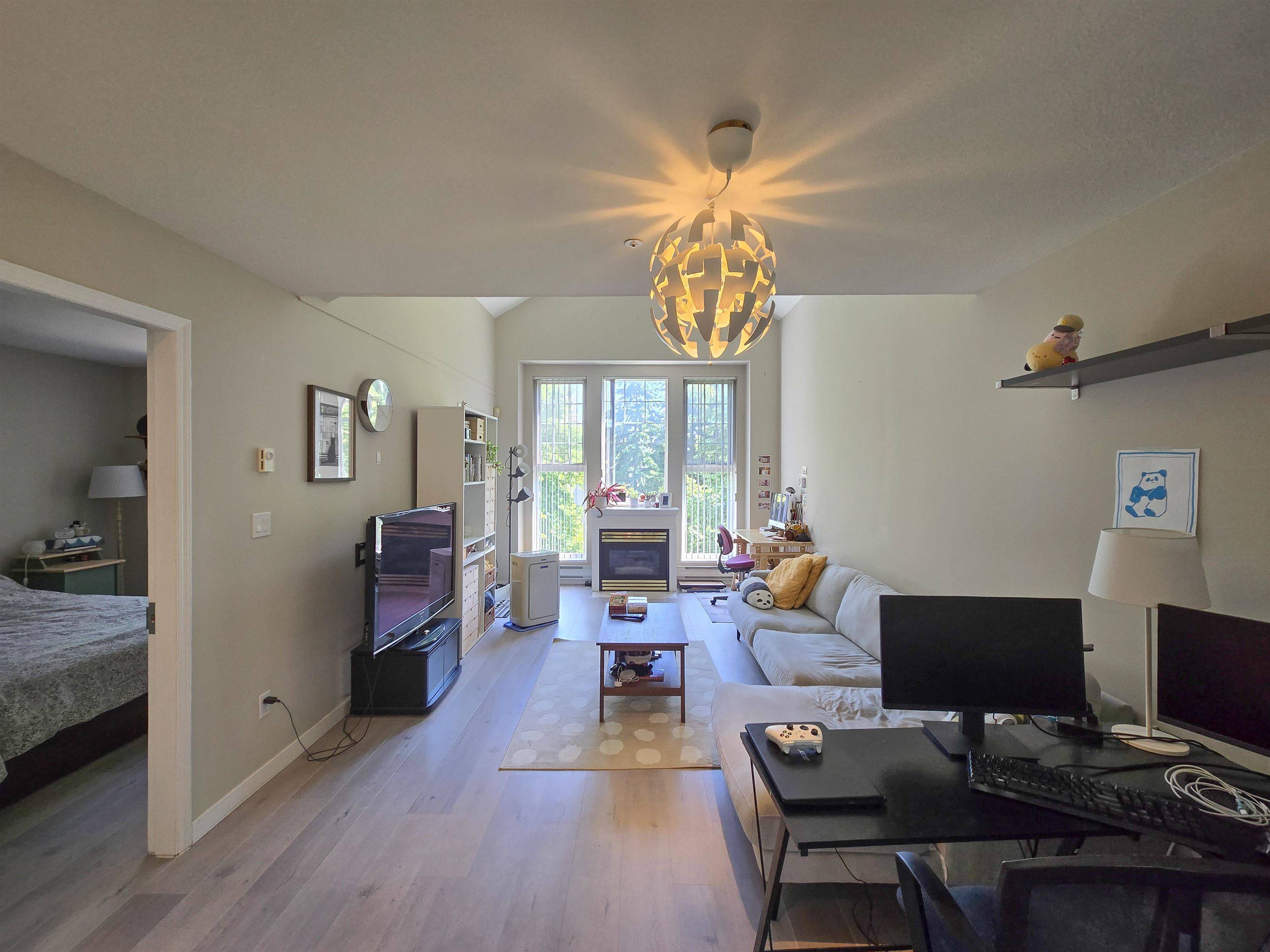 Coquitlam, BC V3B 7S1,1190 Eastwood ST #406
