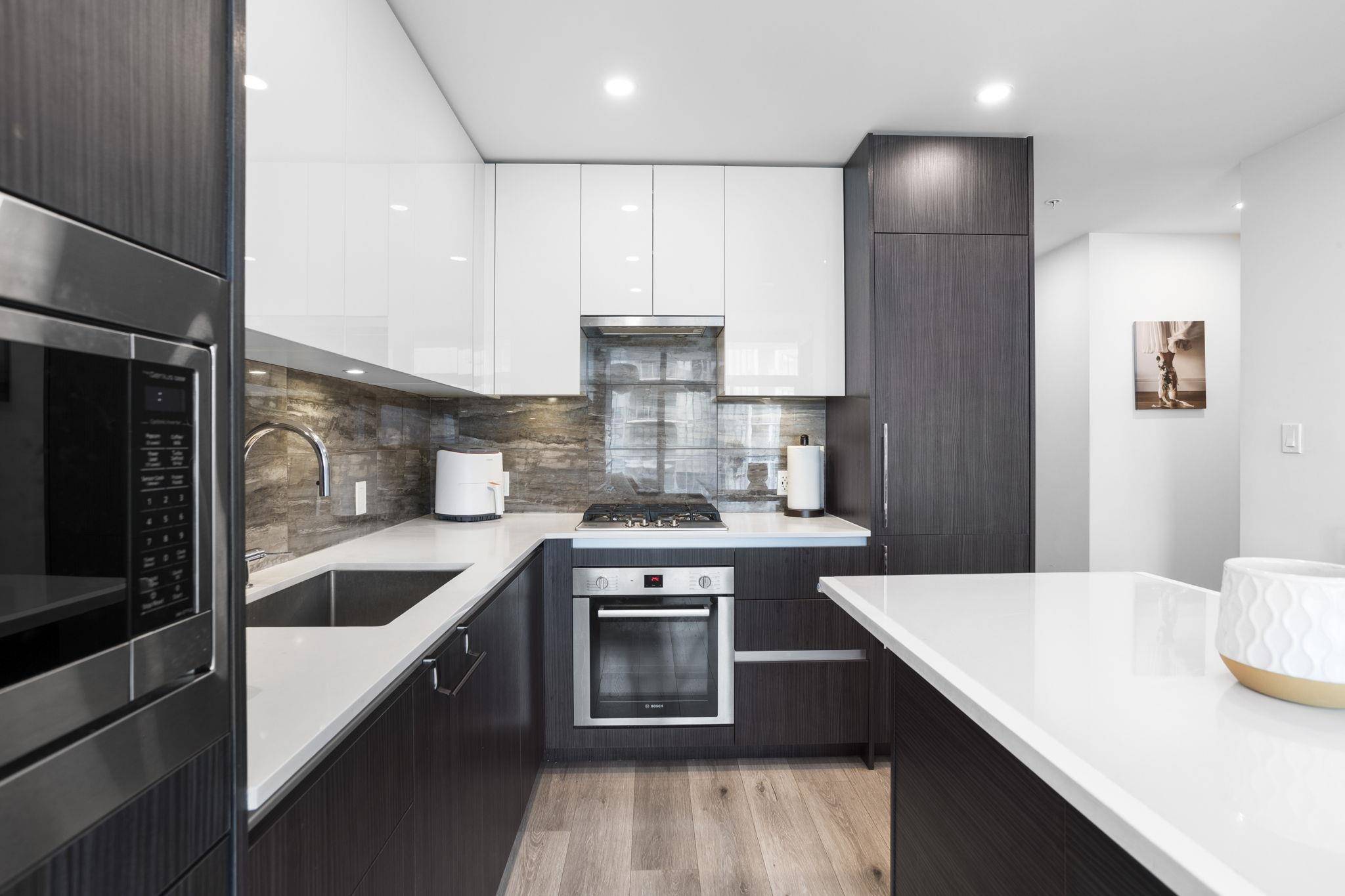 Burnaby, BC V5C 0L2,1888 Gilmore AVE #2209