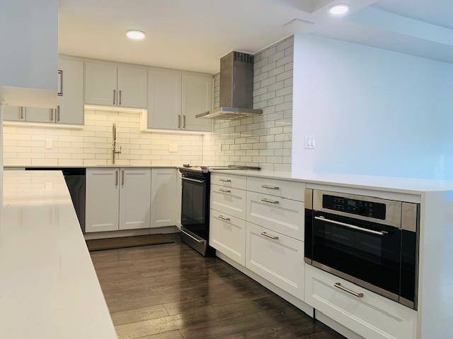 White Rock, BC V4B 1Y7,15367 Buena Vista AVE ##102