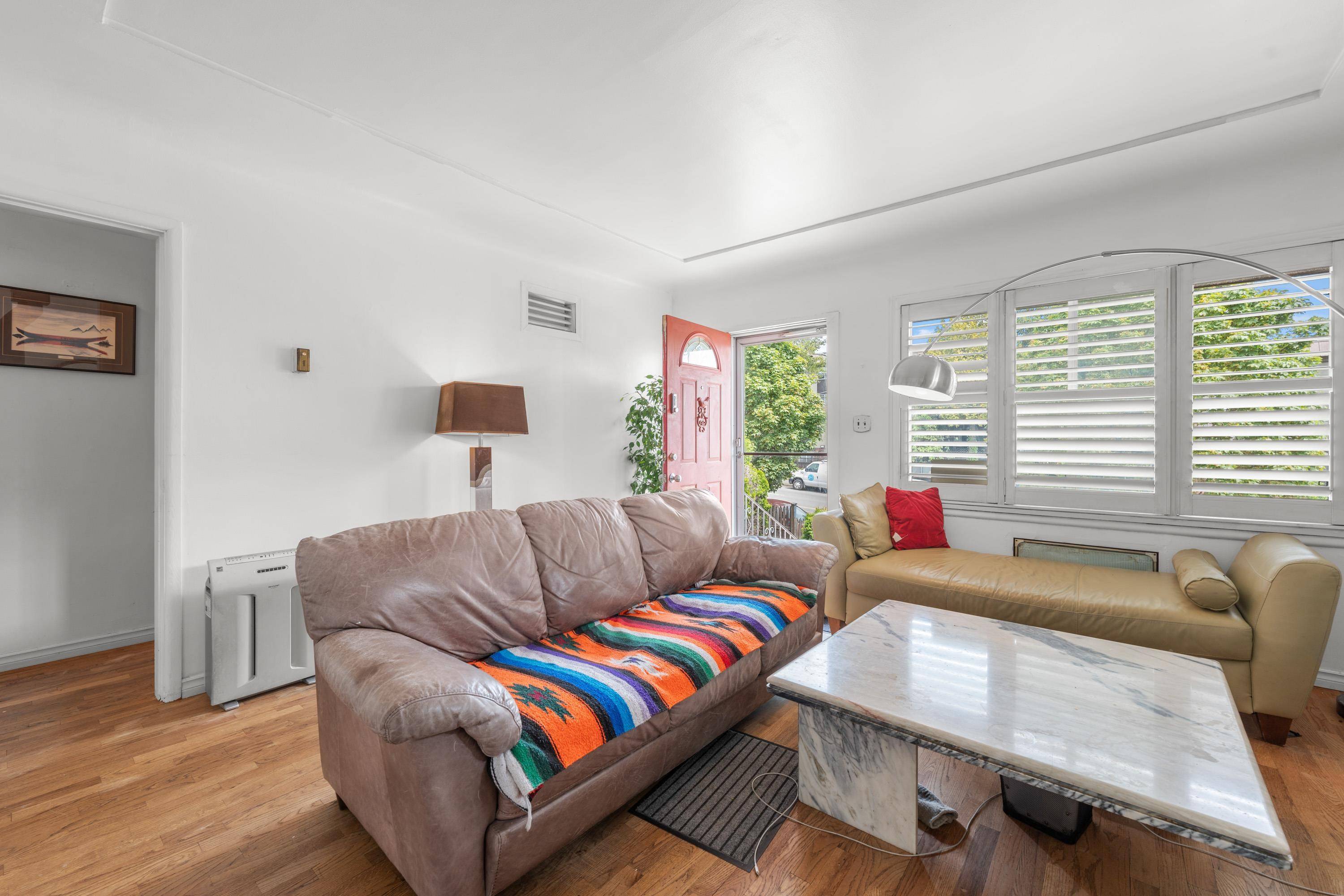 Vancouver, BC V5X 3W3,7429 Fraser ST