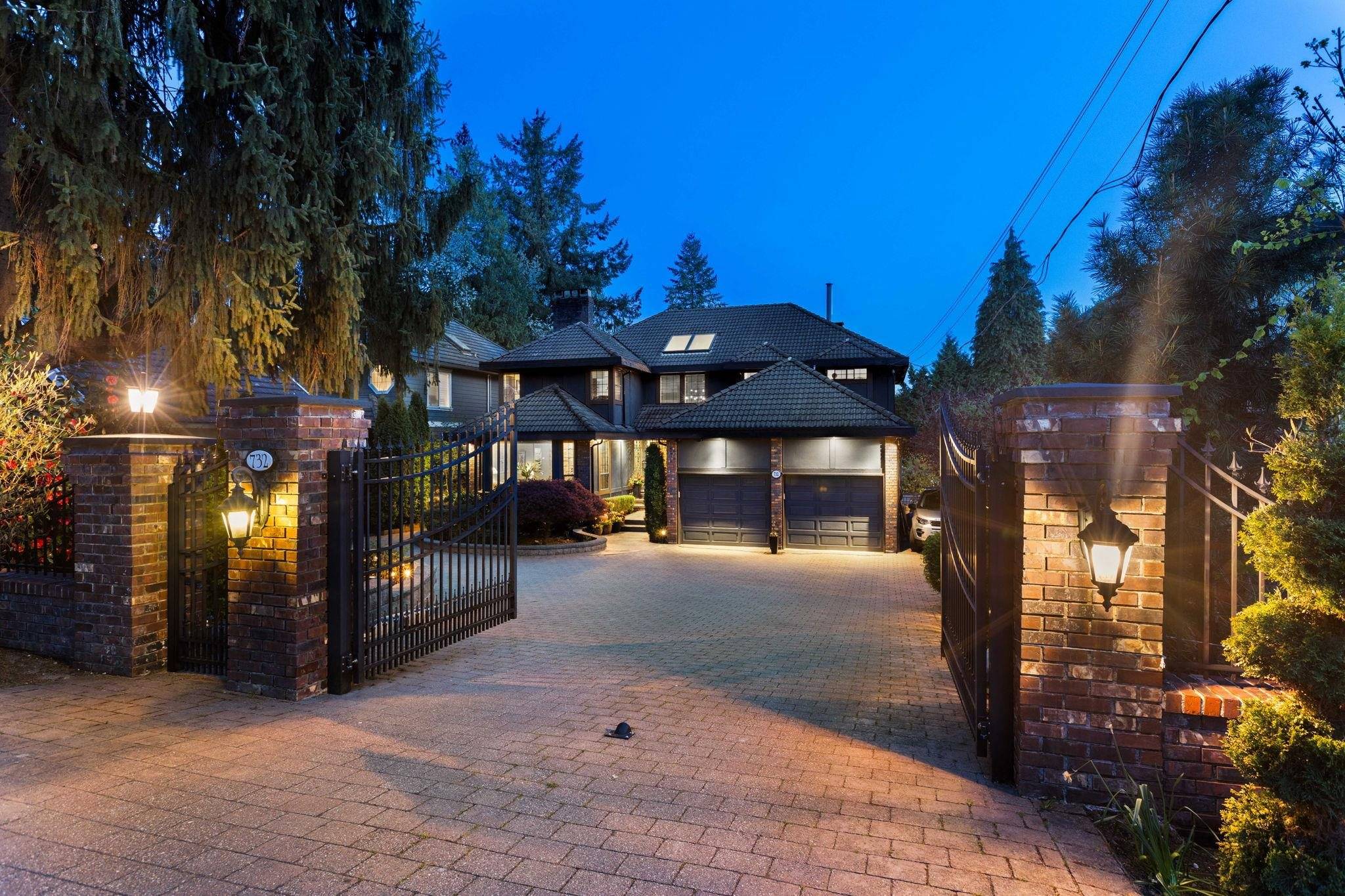Coquitlam, BC V3K 2V8,732 Rochester AVE