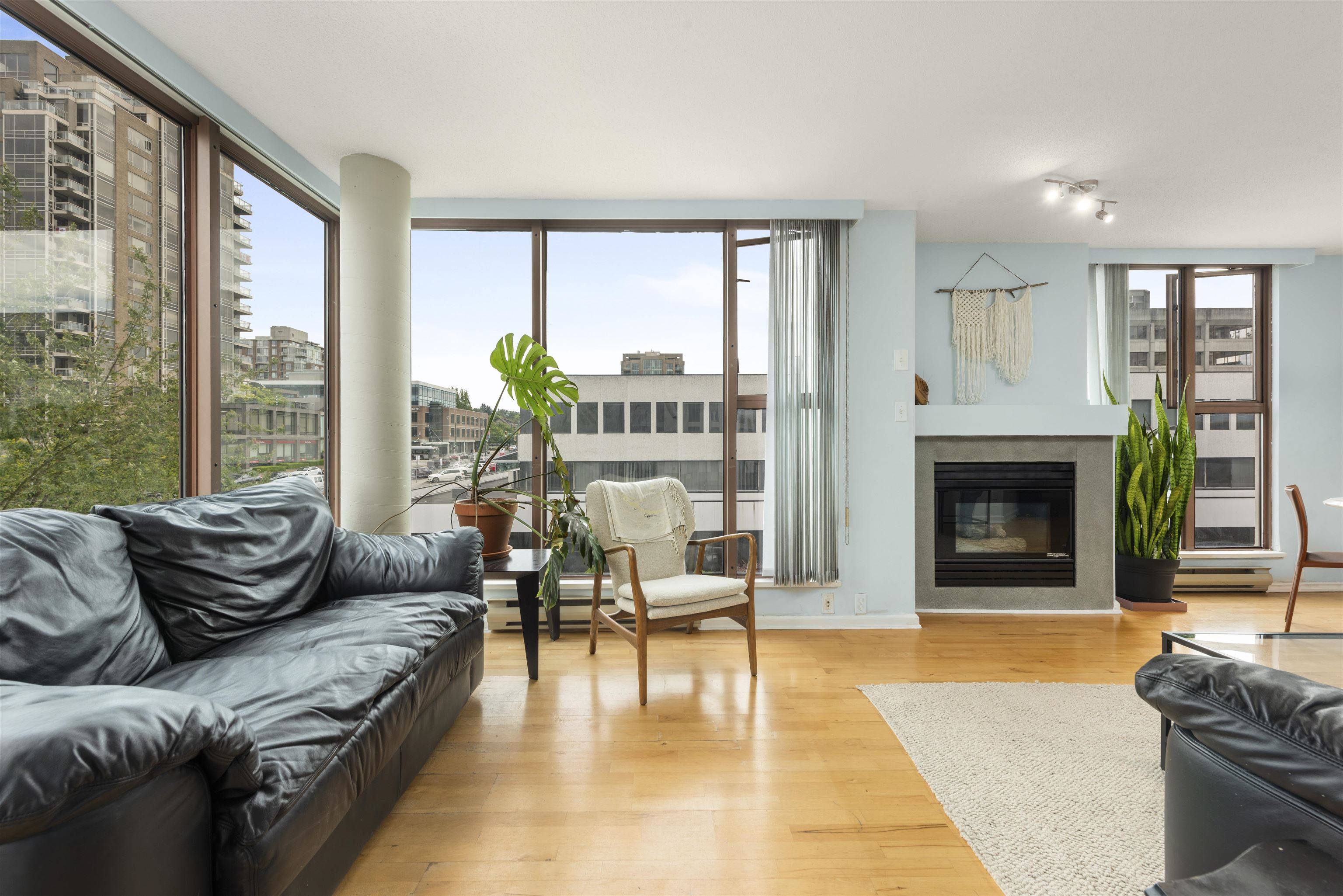 Vancouver, BC V6J 5H7,1633 W 8th AVE #405