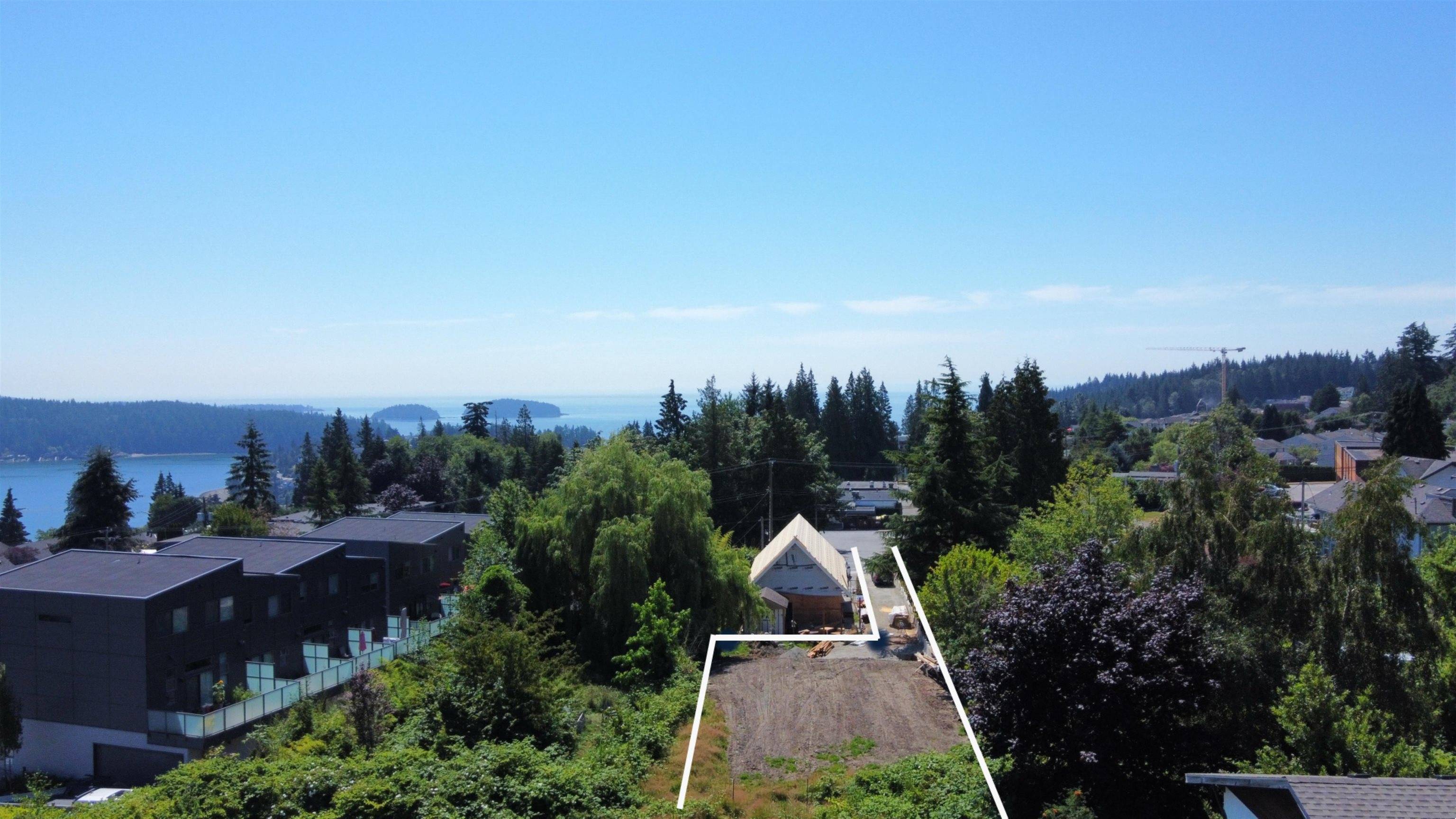 Gibsons, BC V0N 1V9,746 Gibsons WAY