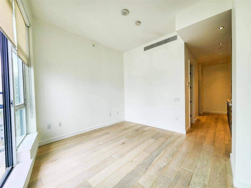 Vancouver, BC V6G 0B1,1221 Bidwell ST #1006