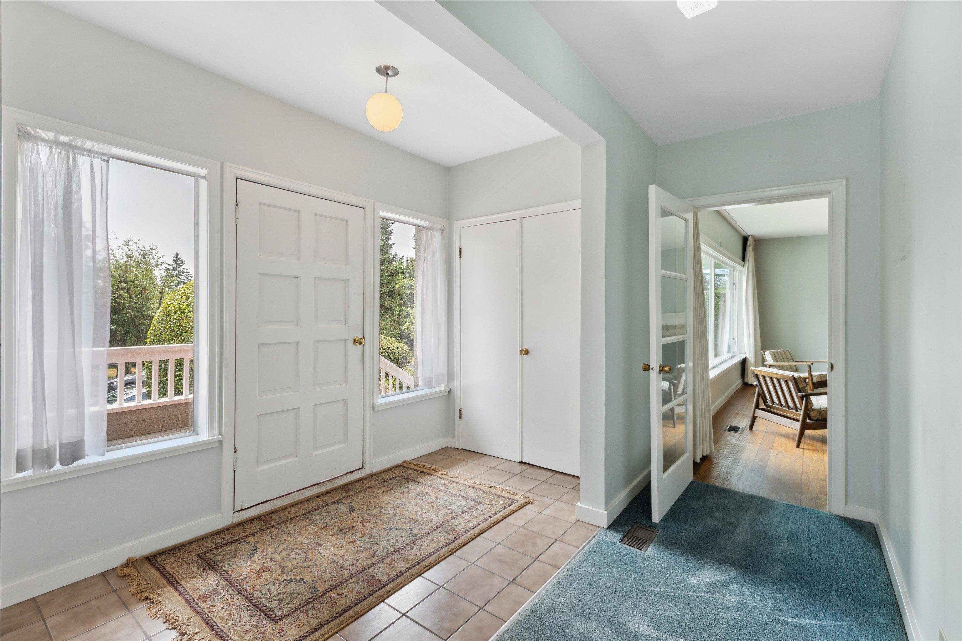 West Vancouver, BC V7T 2E3,1053 Lawson AVE