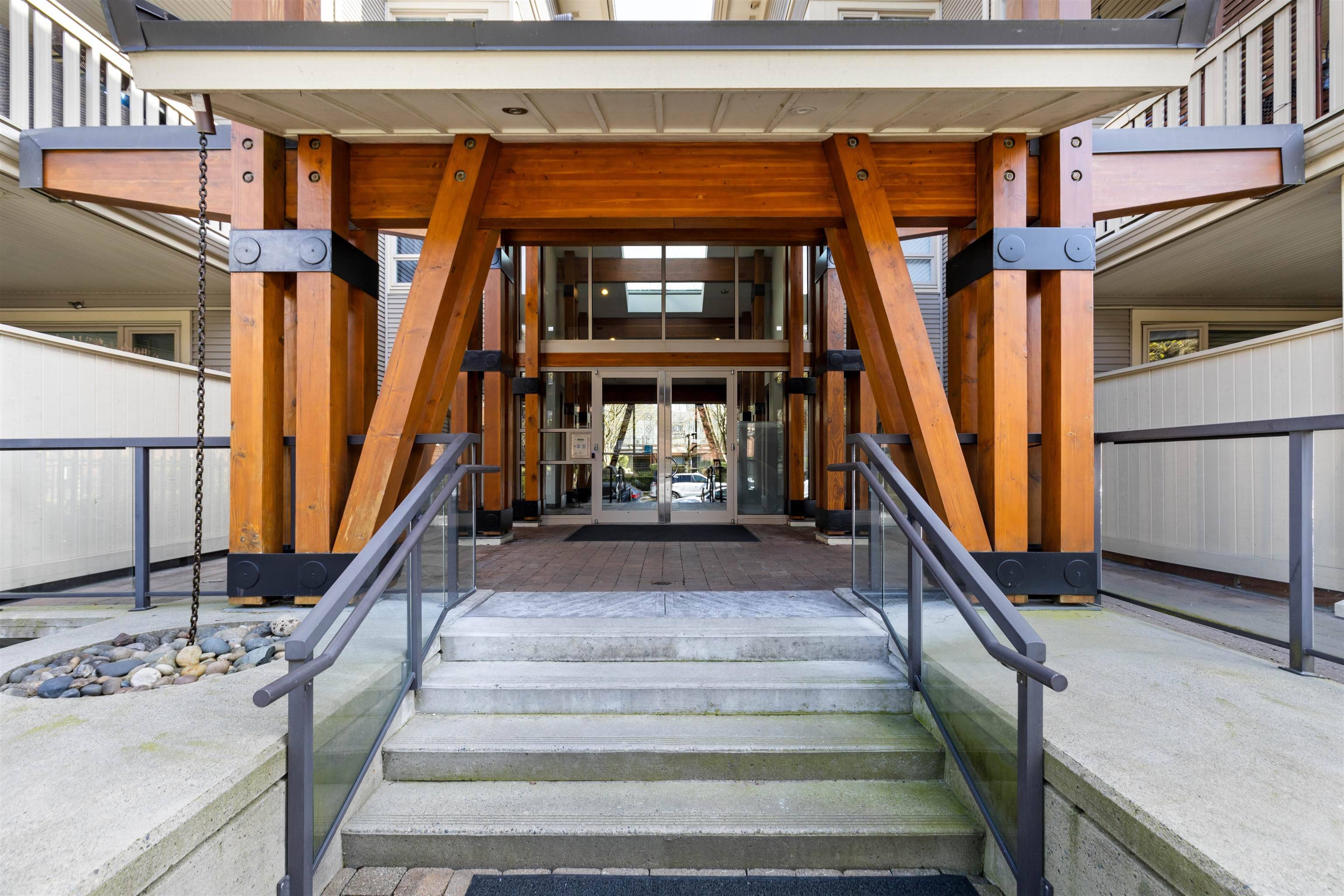 Port Moody, BC V3H 5K4,801 Klahanie DR #117