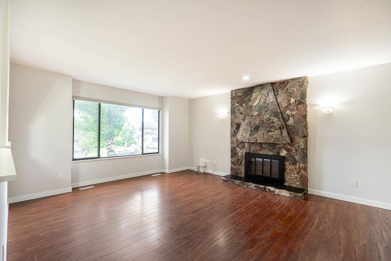 Surrey, BC V3W 8P4,13229 66b AVE