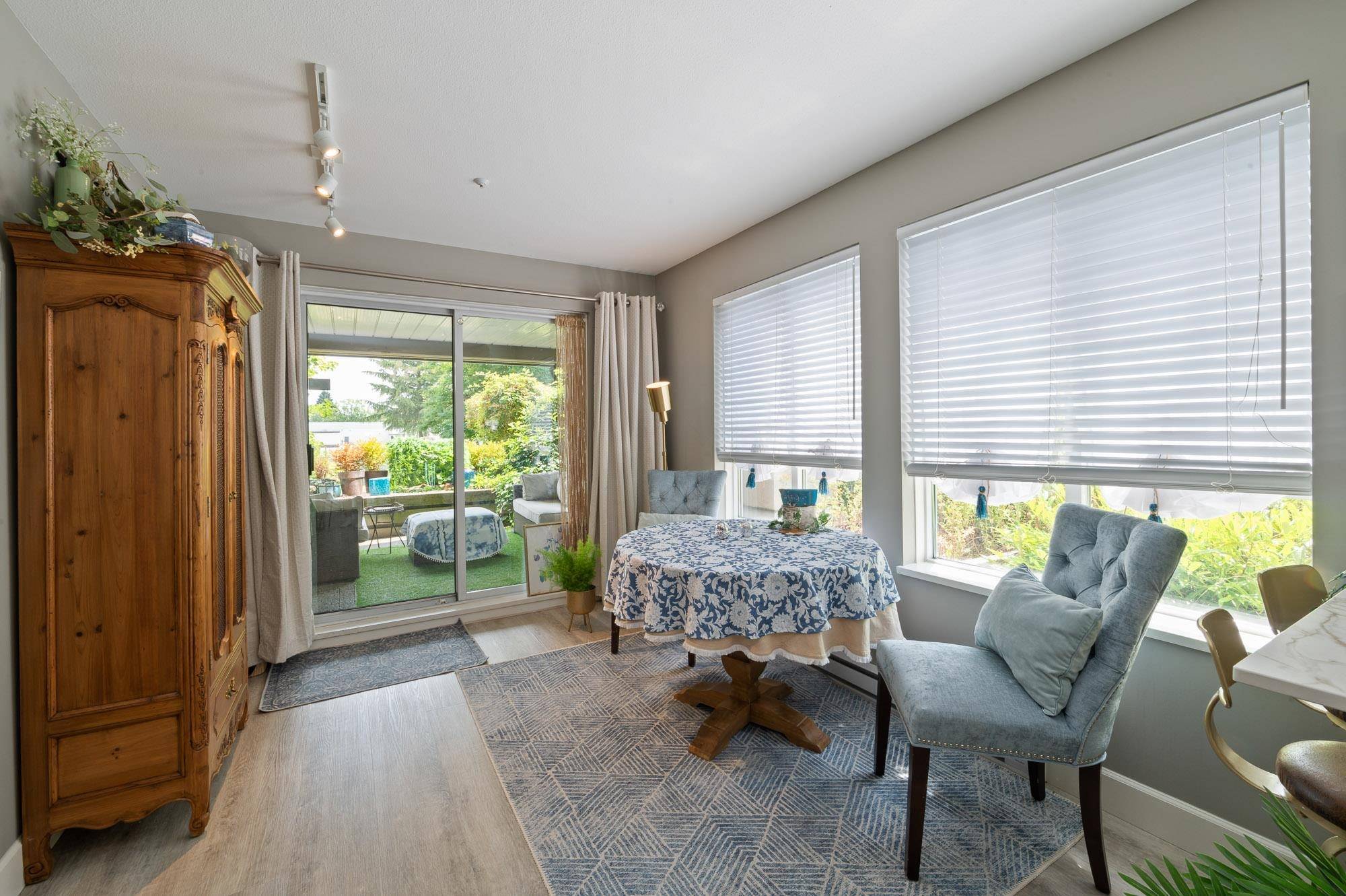 Langley, BC V3A 4N3,20448 Park AVE #113