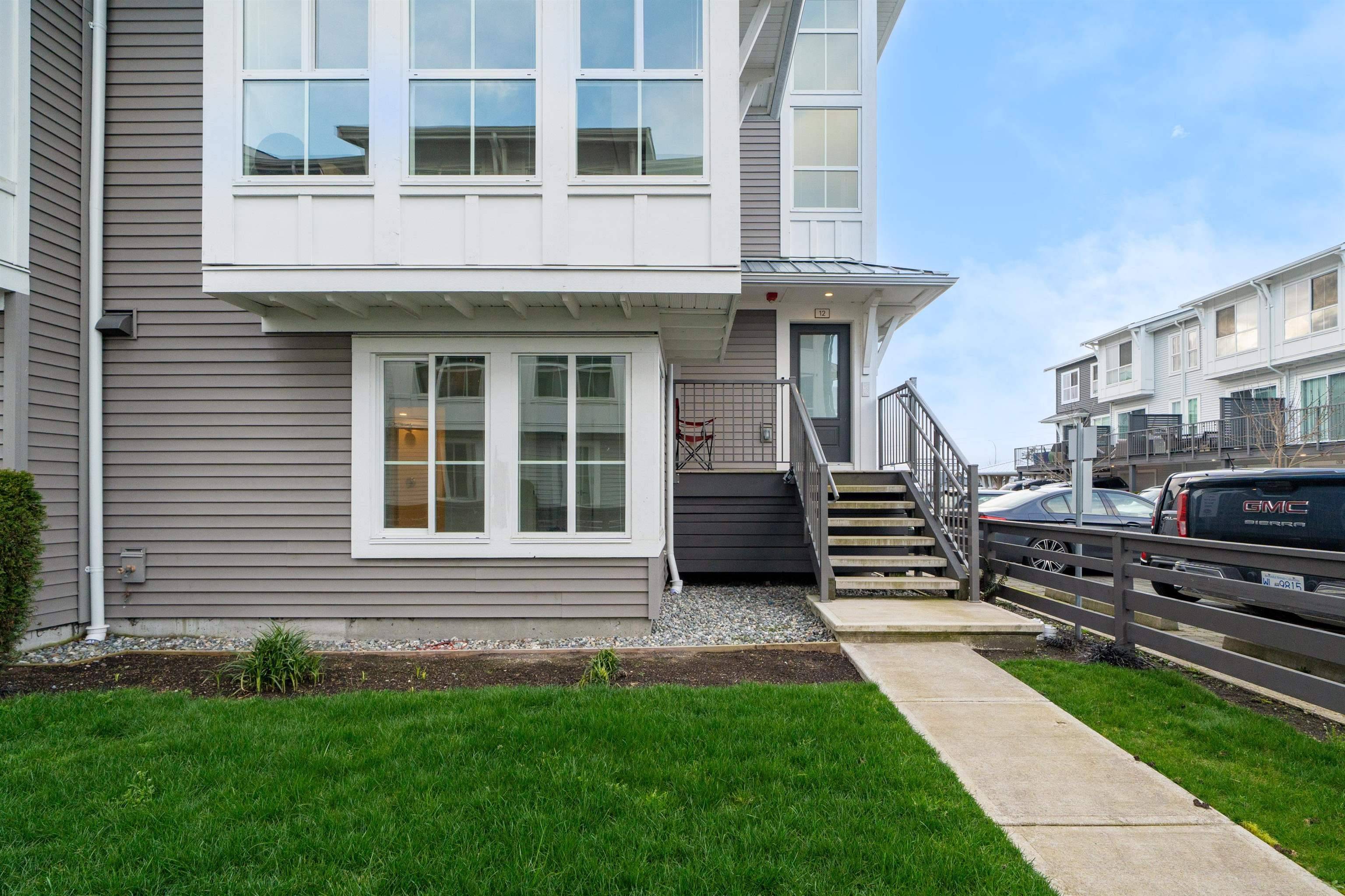 Tsawwassen, BC V4M 0C9,4656 Orca WAY #12