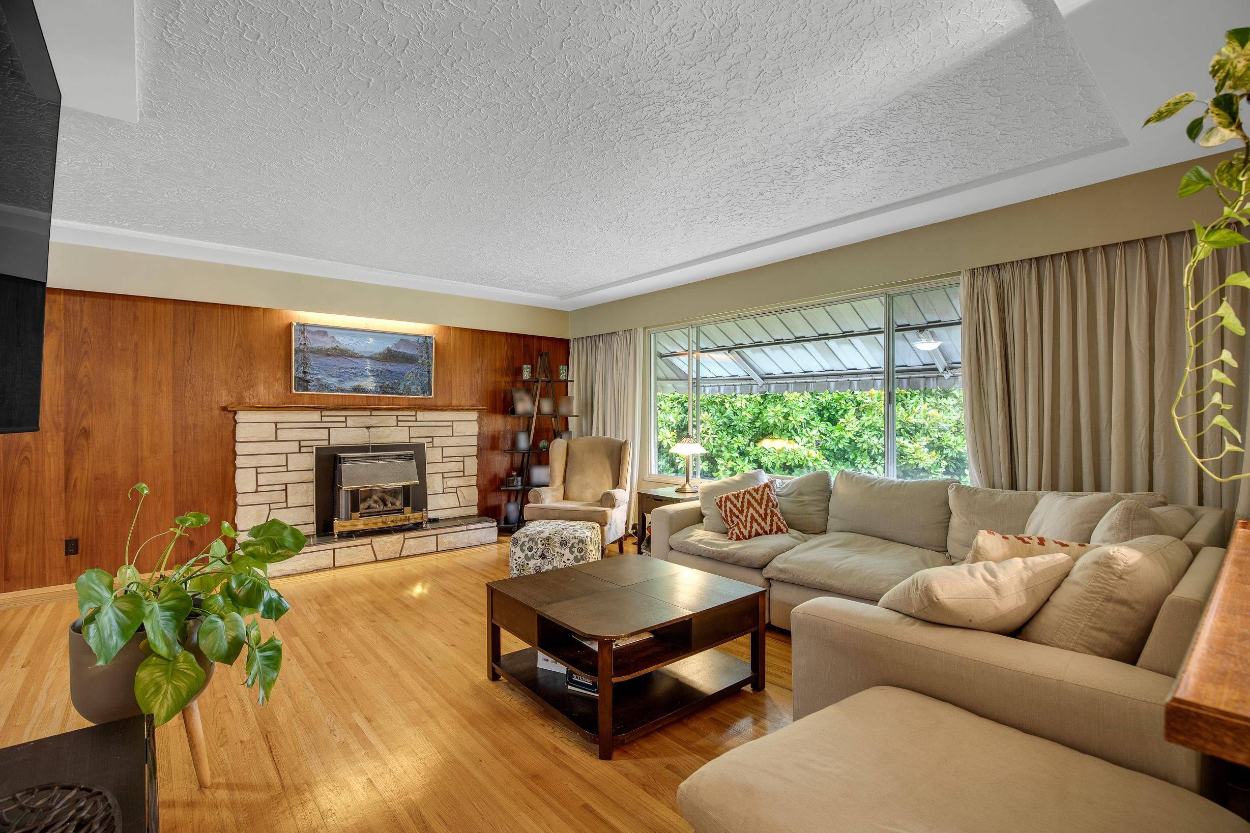 Burnaby, BC V5B 4E2,2358 Kensington AVE