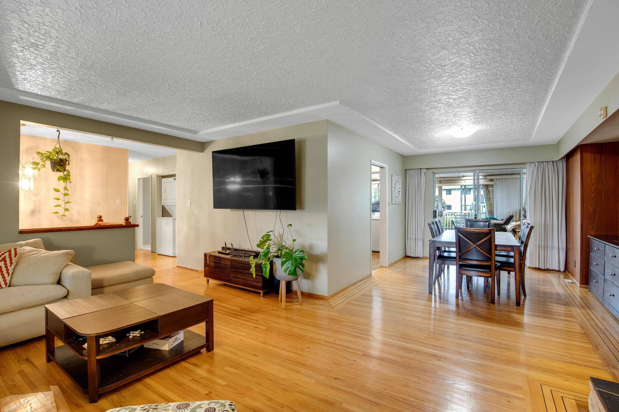 Burnaby, BC V5B 4E2,2358 Kensington AVE