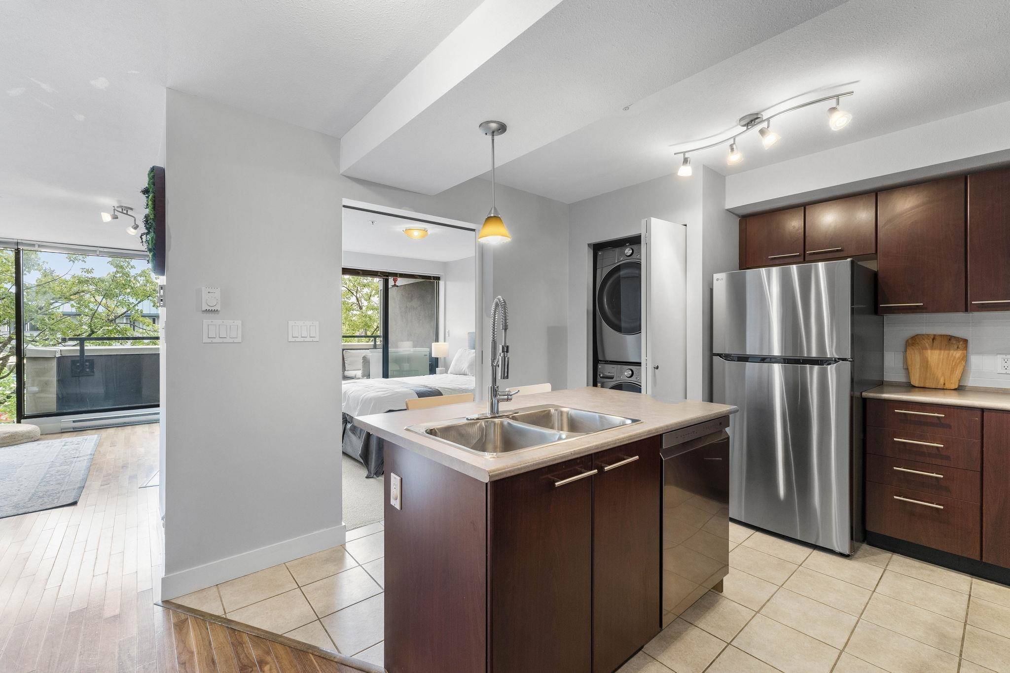 Vancouver, BC V6K 4W6,2525 Blenheim ST #307