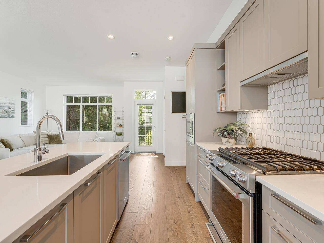 Coquitlam, BC V3B 0R5,1225 Mitchell ST #126