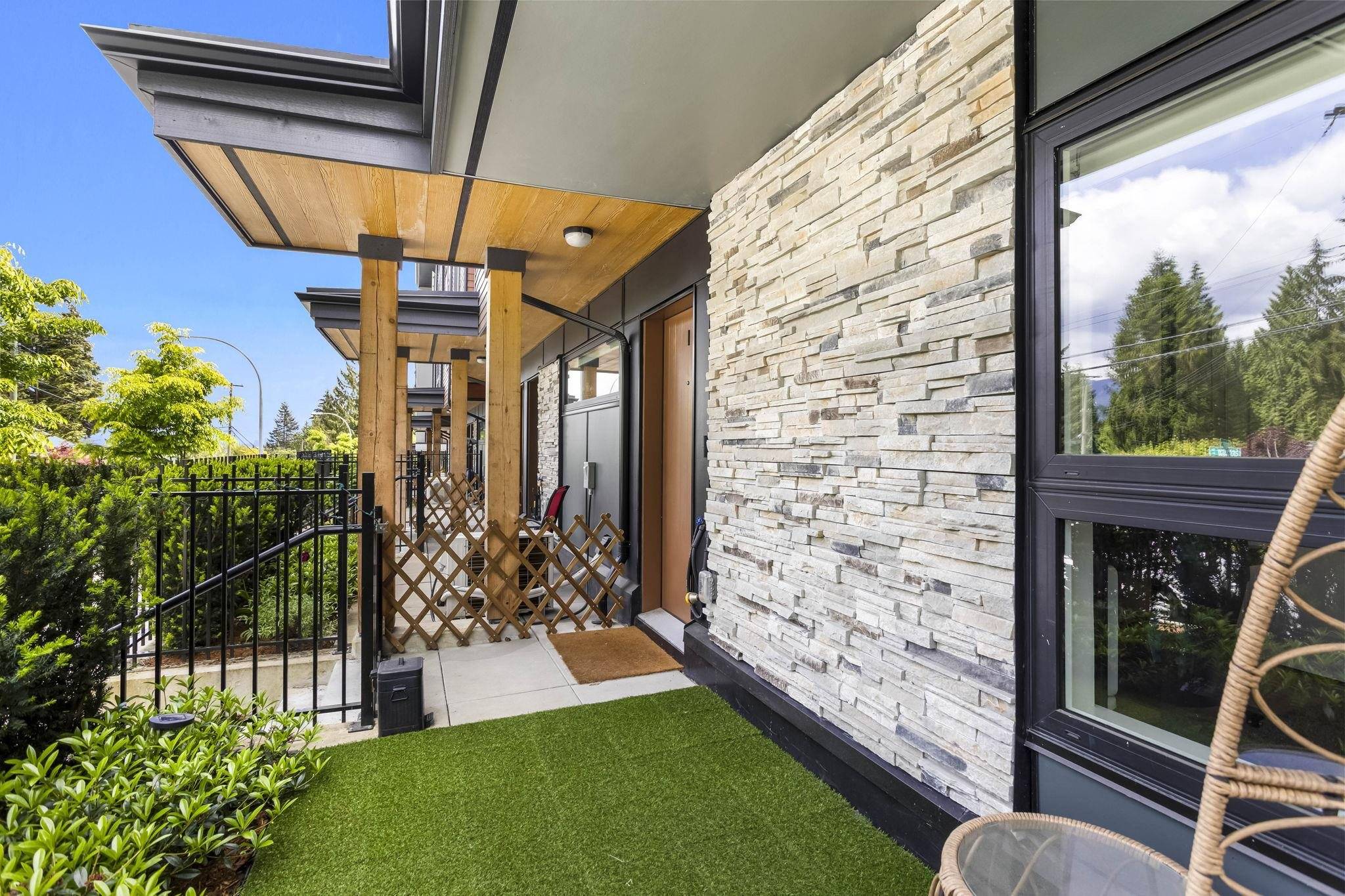 Port Moody, BC V3H 0N2,50 Seaview DR #1