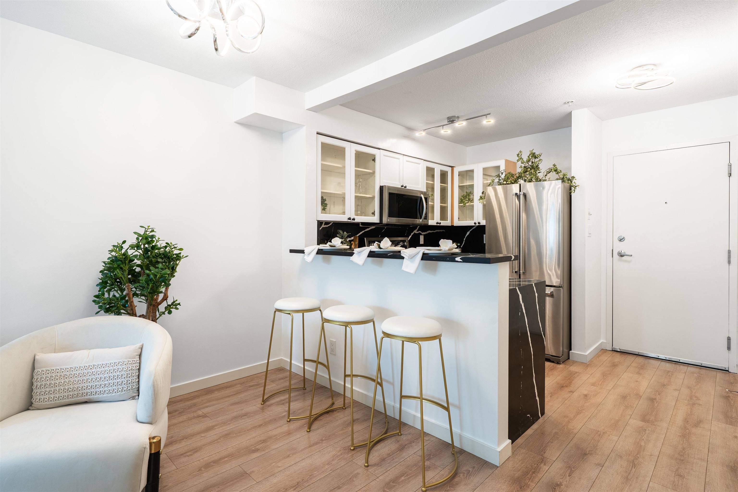Vancouver, BC V6P 6Y8,1503 W 65th AVE #209