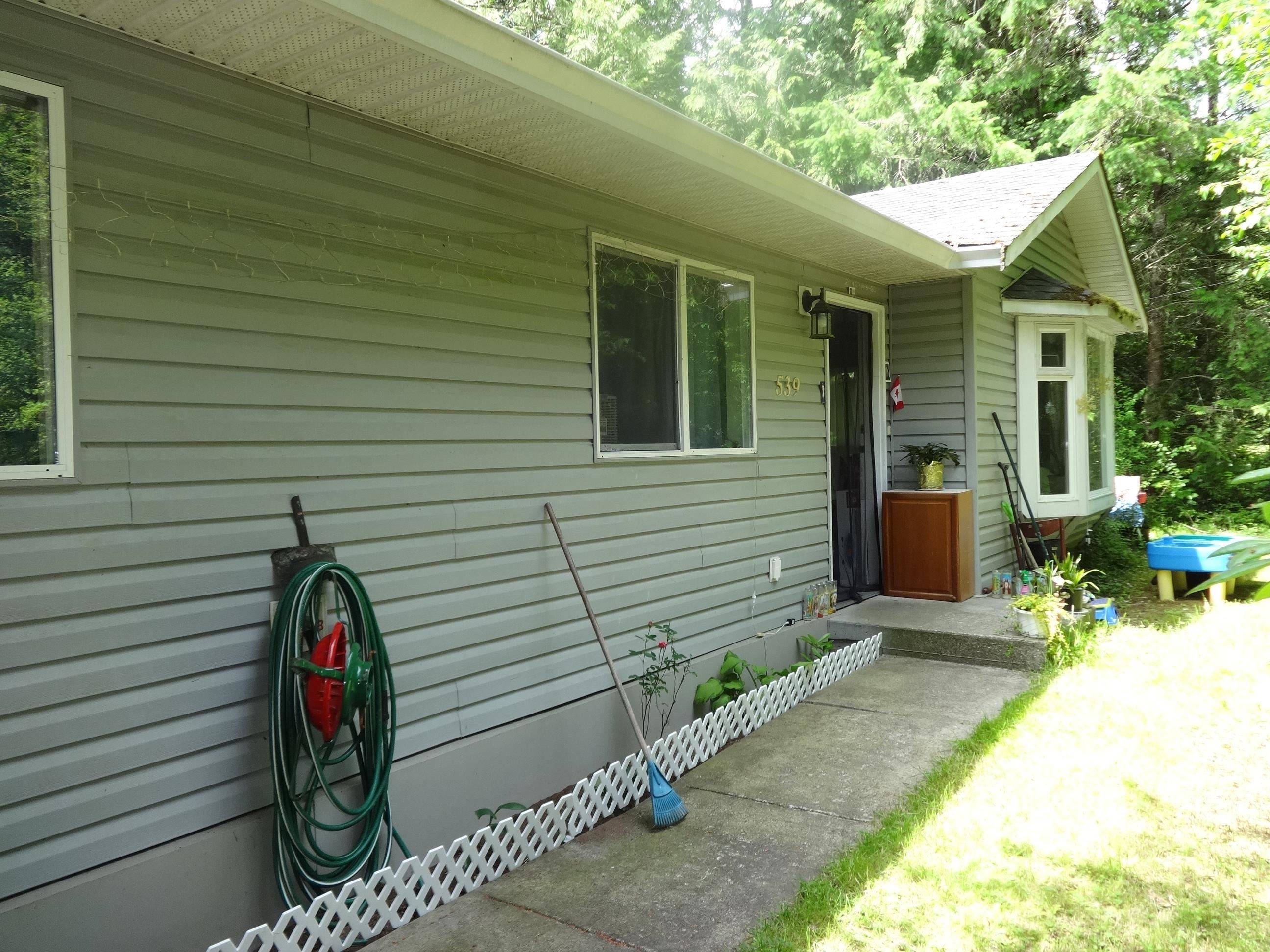 Gibsons, BC V0N 1V4,539 Hough RD