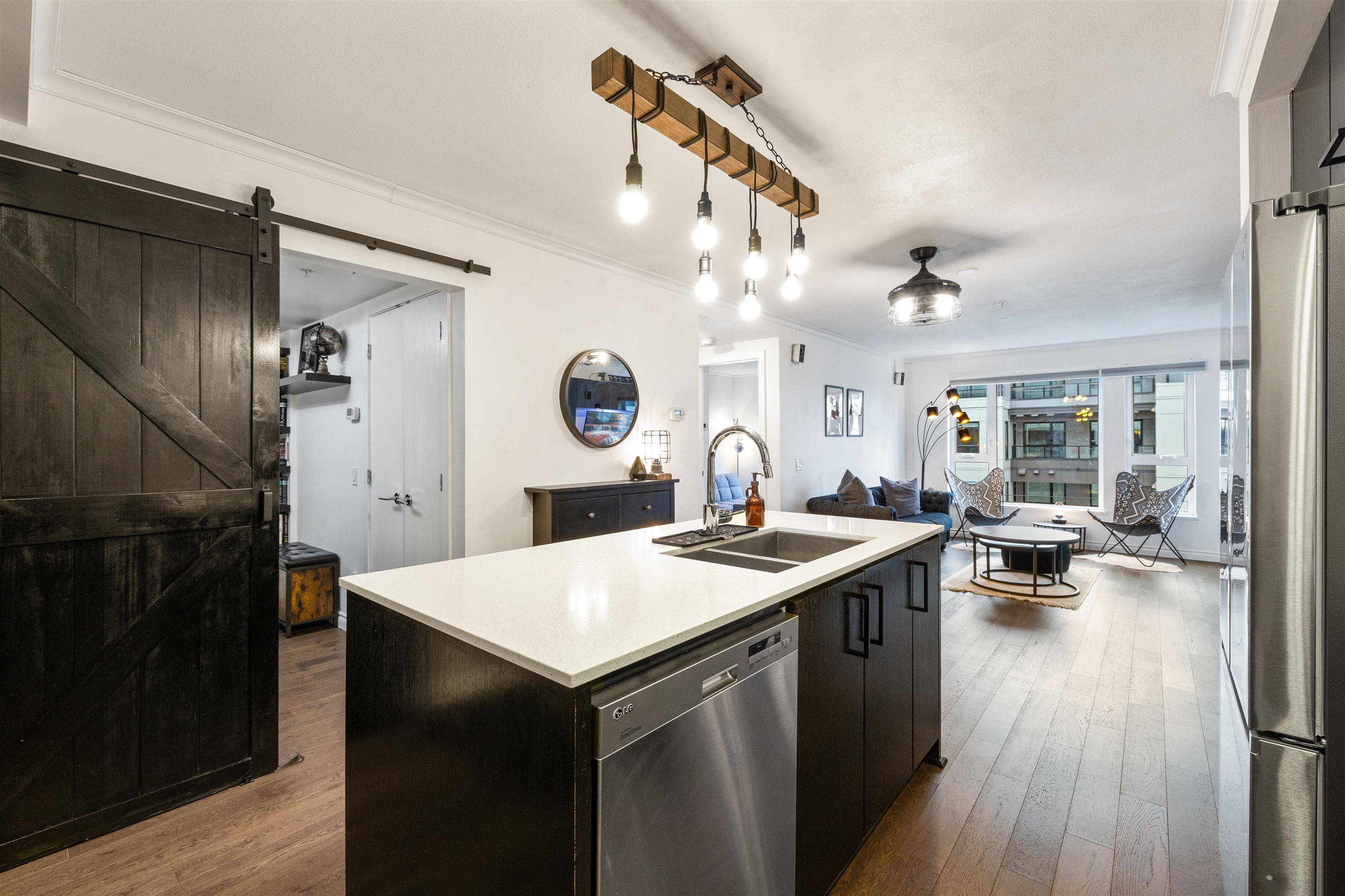 North Vancouver, BC V7L 0C1,221 E 3rd ST #318