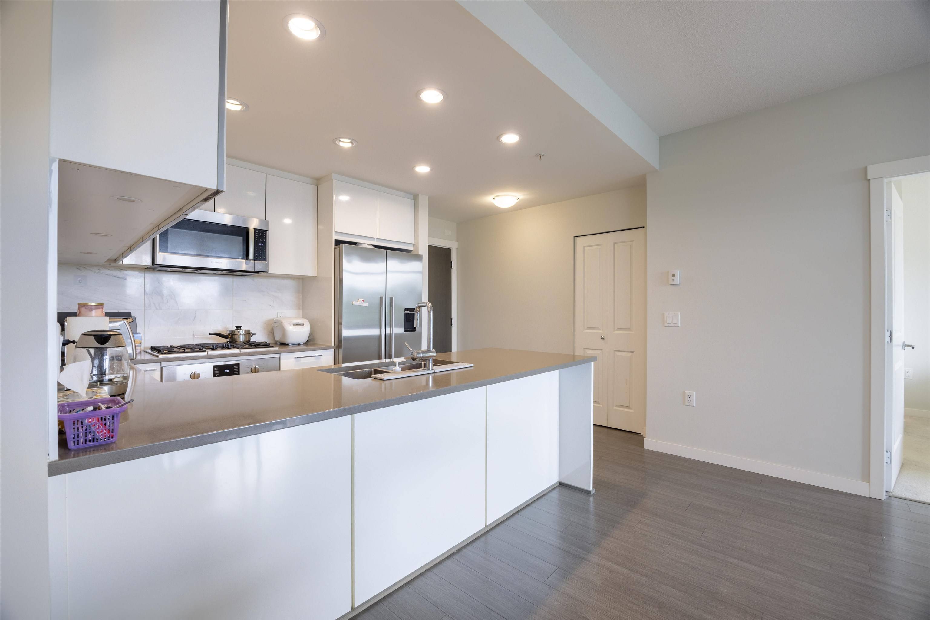 Vancouver, BC V5S 0C3,3263 Pierview CRES #406