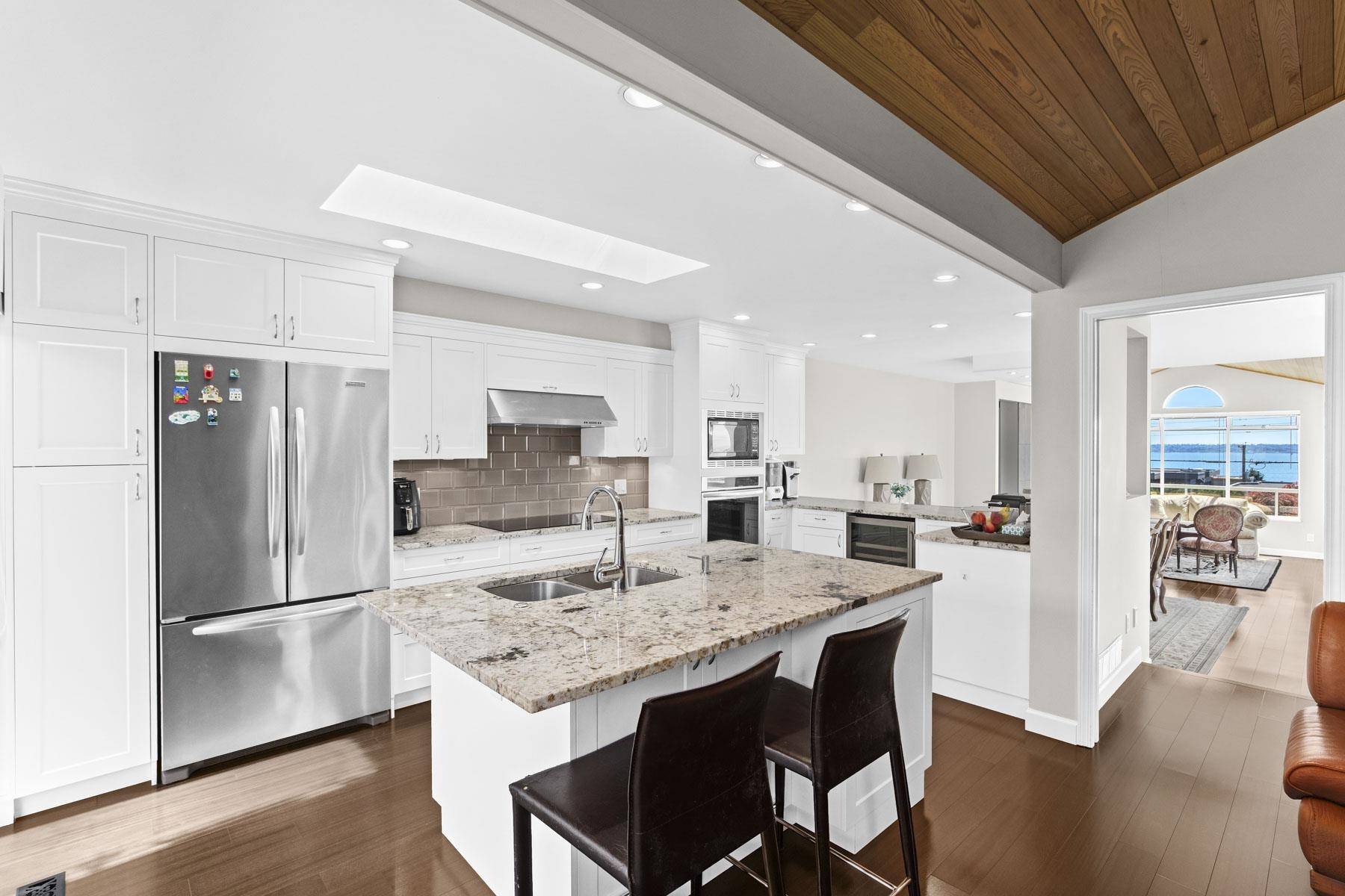 West Vancouver, BC V7V 1K9,2319 Marine DR