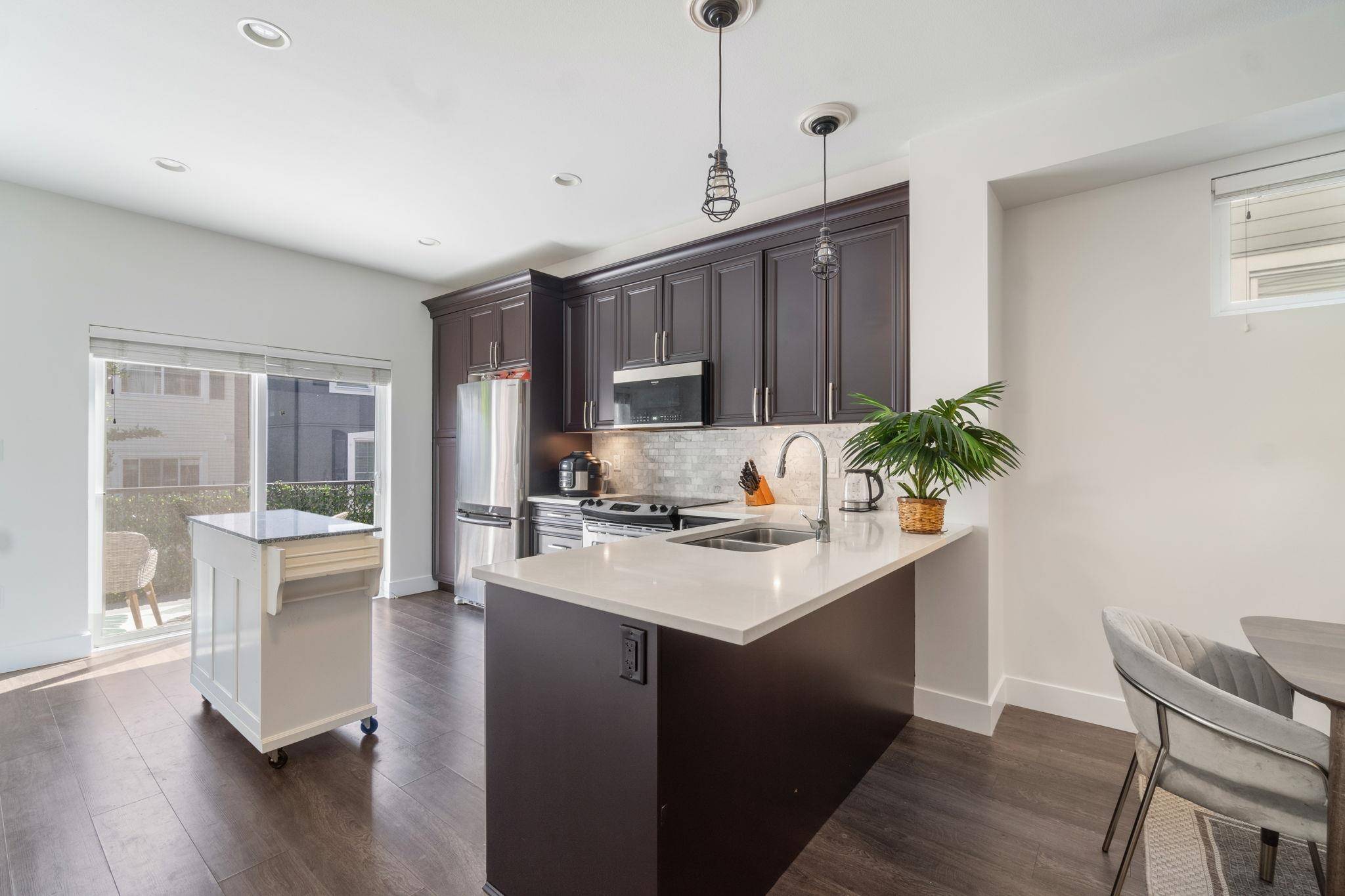 Surrey, BC V4N 6M5,19180 65 AVE #9