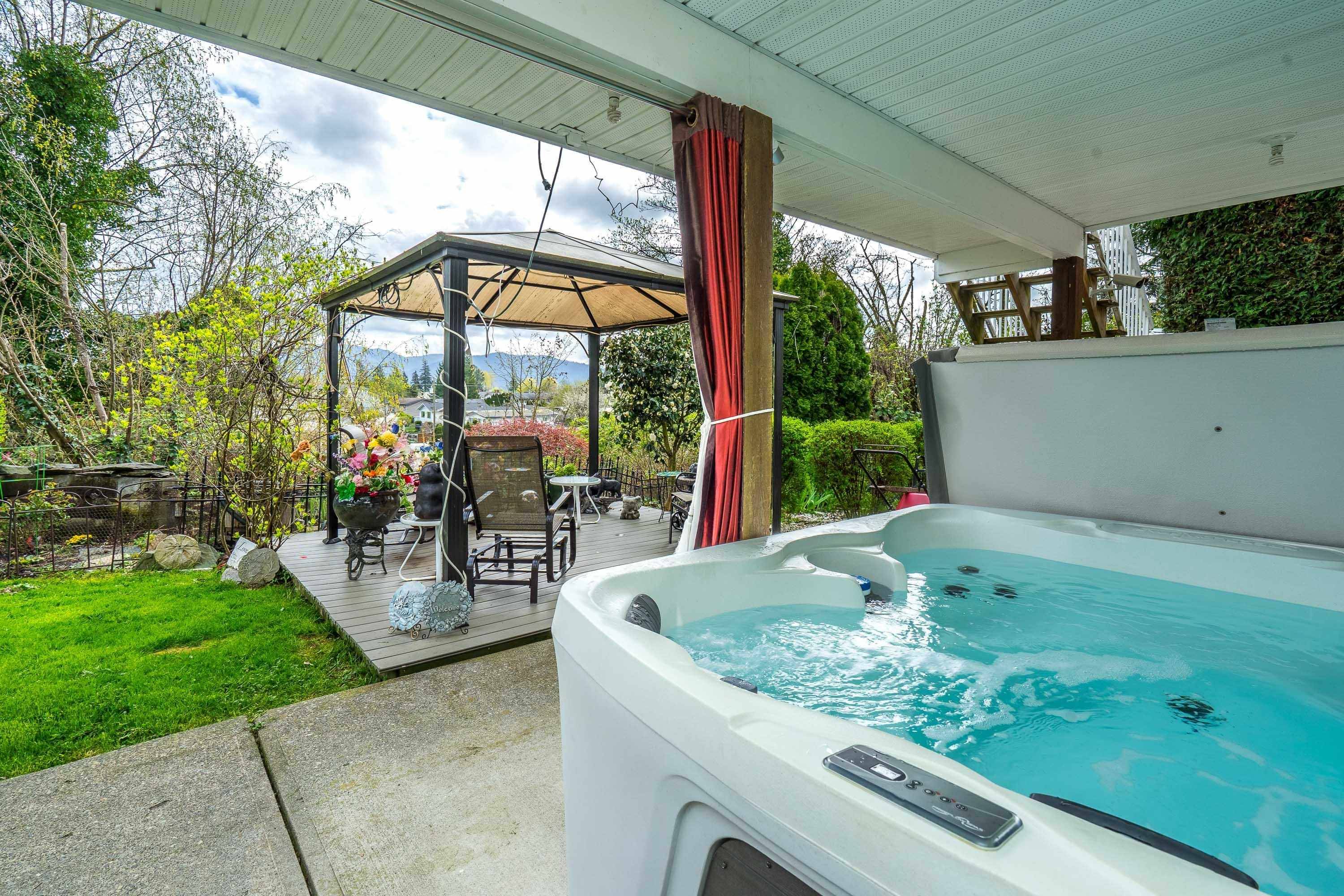 Mission, BC V2V 7M6,33416 Heather AVE
