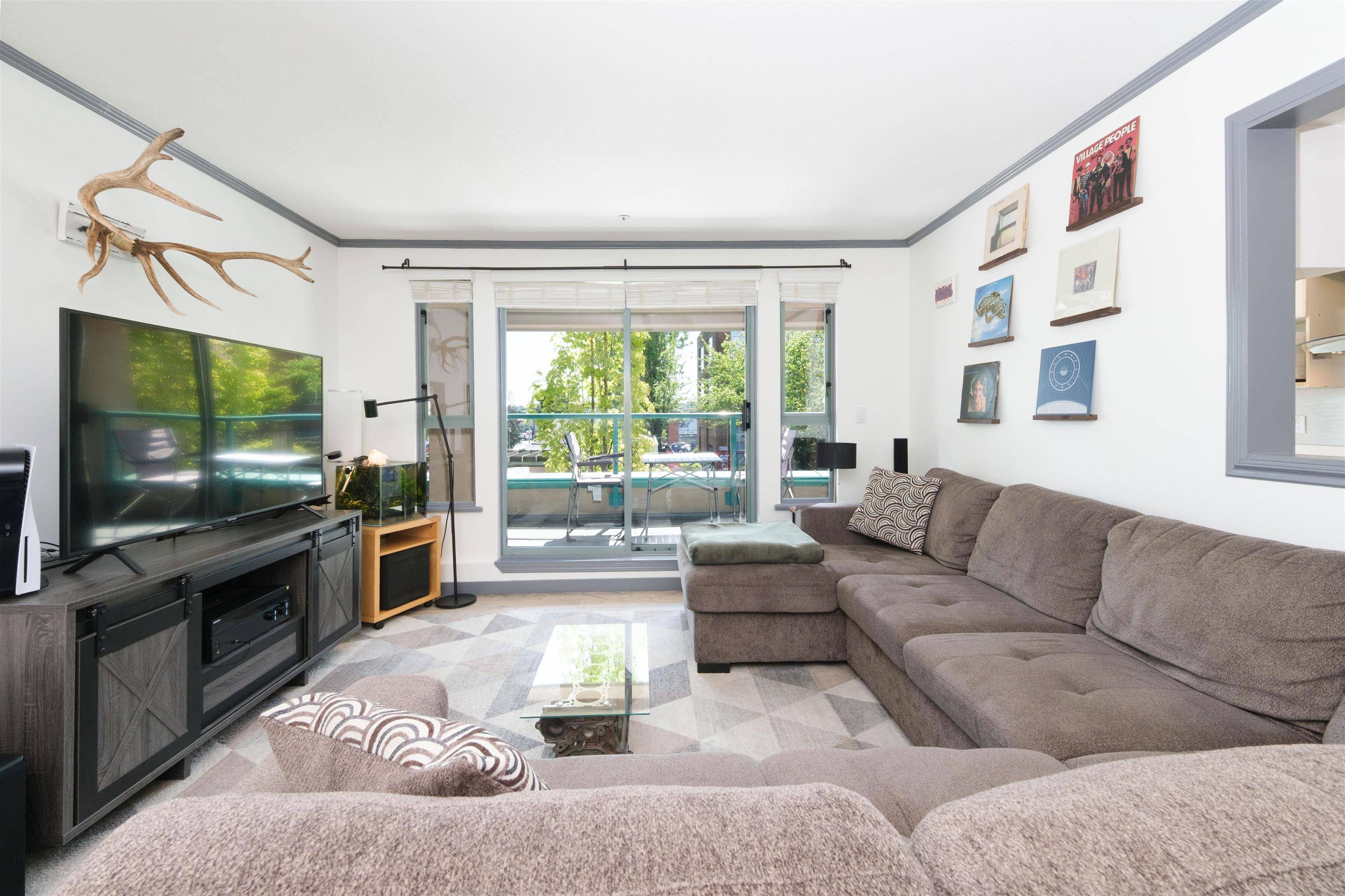 North Vancouver, BC V7J 3V3,223 Mountain HWY #209