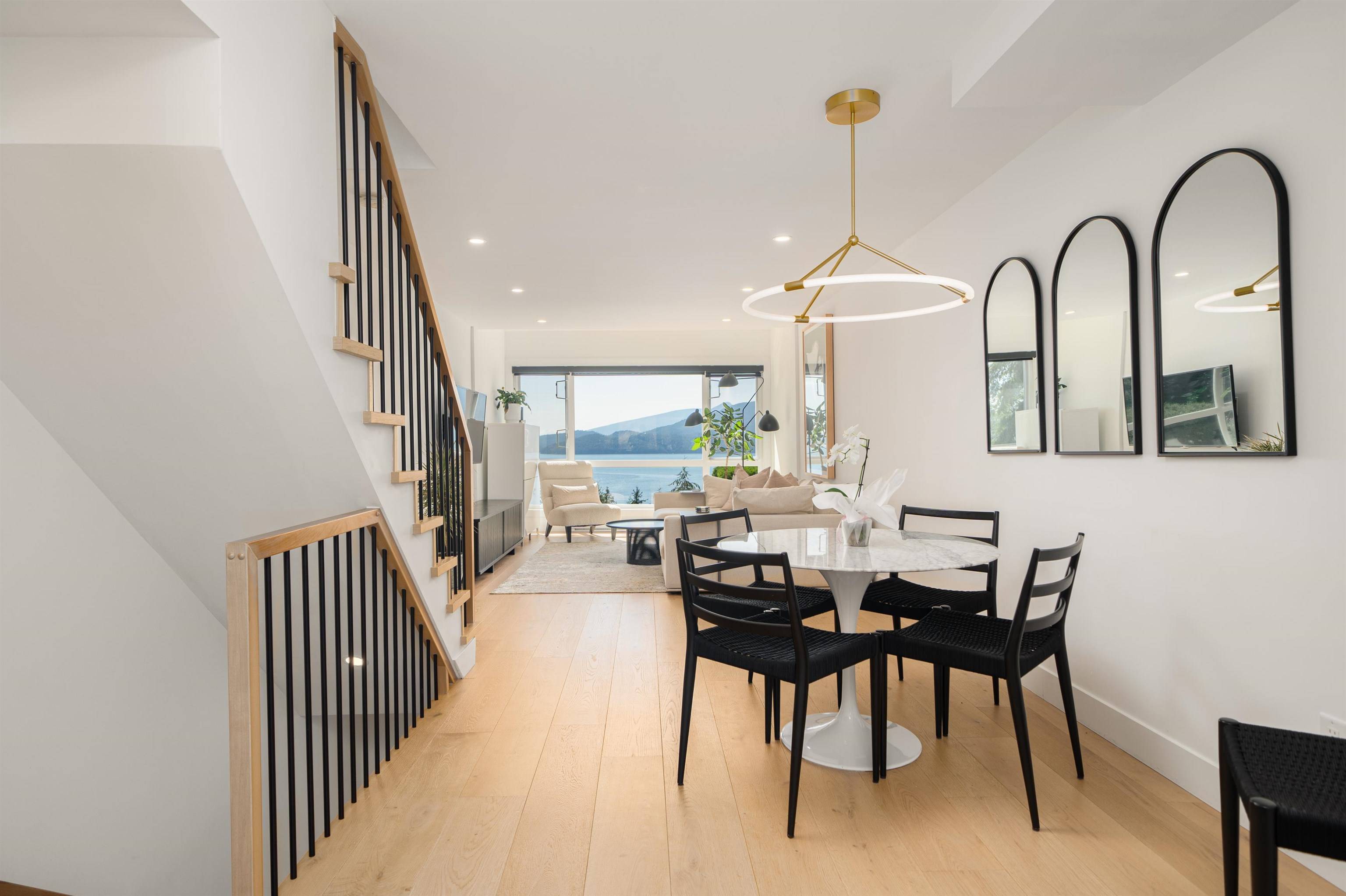 Lions Bay, BC V0N 2E0,438 Crosscreek RD
