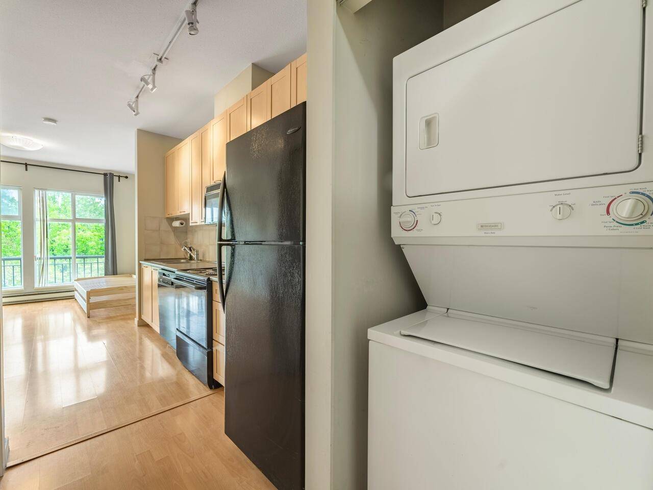 Vancouver, BC V6P 6Y8,1503 W 65th AVE #PH3