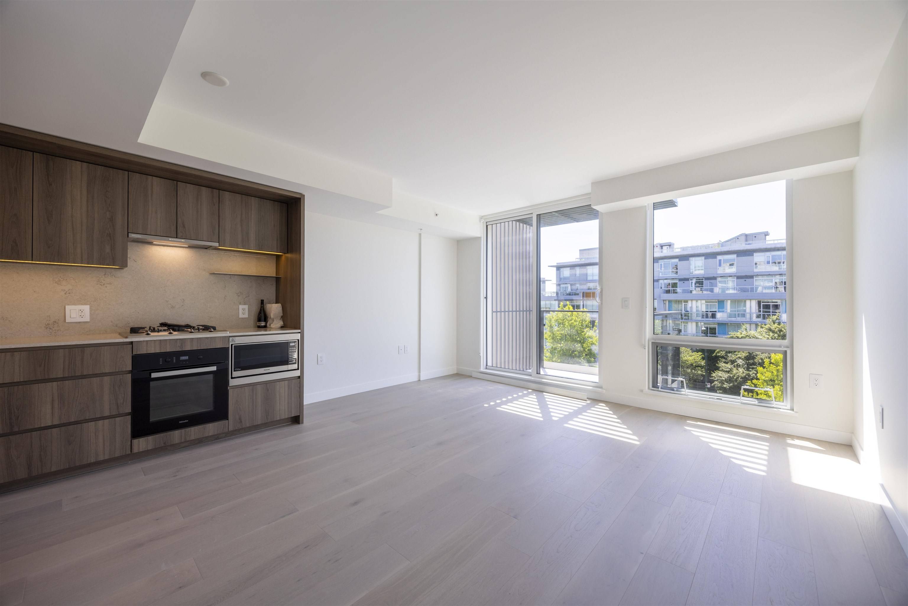 Vancouver, BC V5Z 2Z7,5212 Cambie ST #409