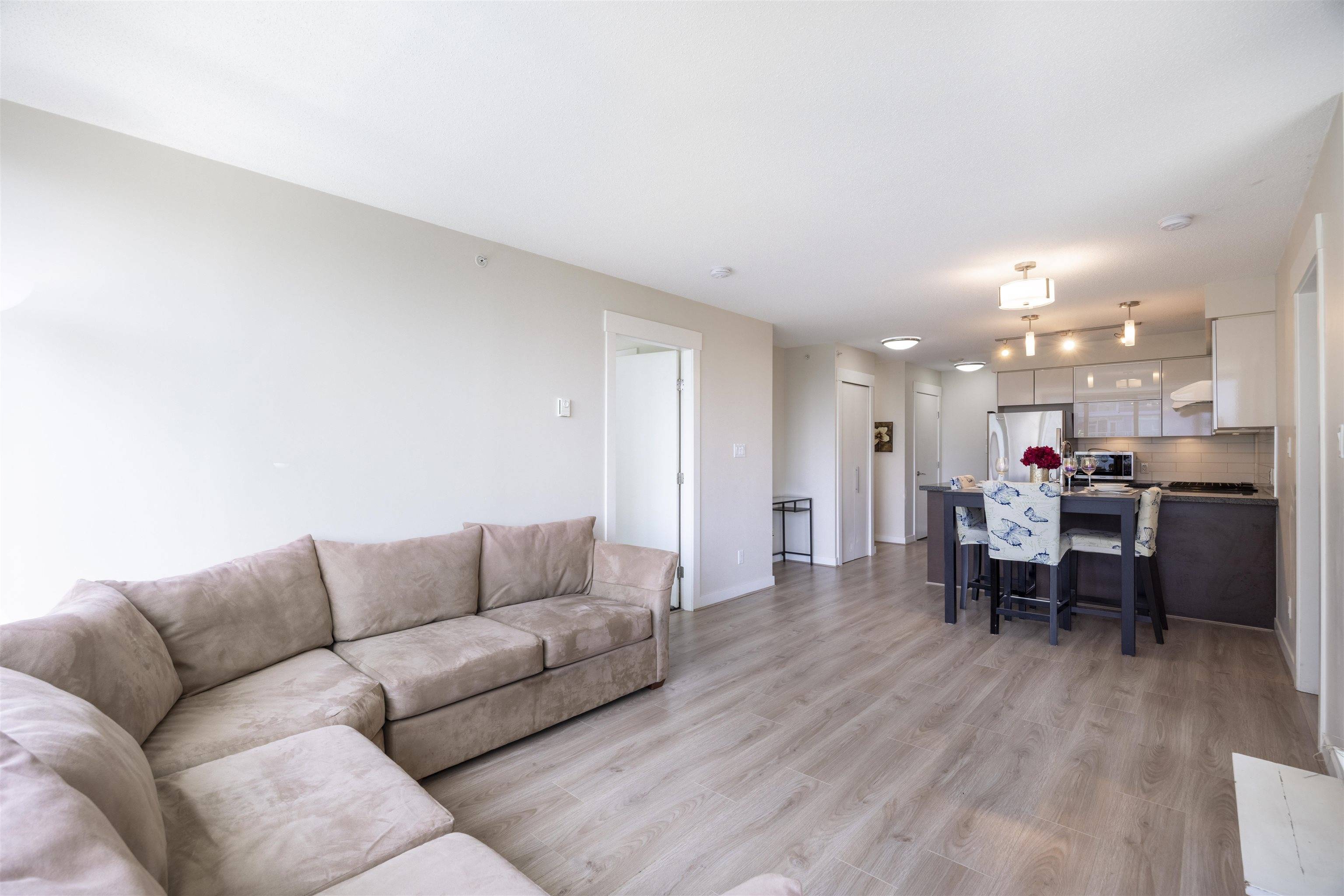 Richmond, BC V6Y 0E3,6733 Buswell ST #809