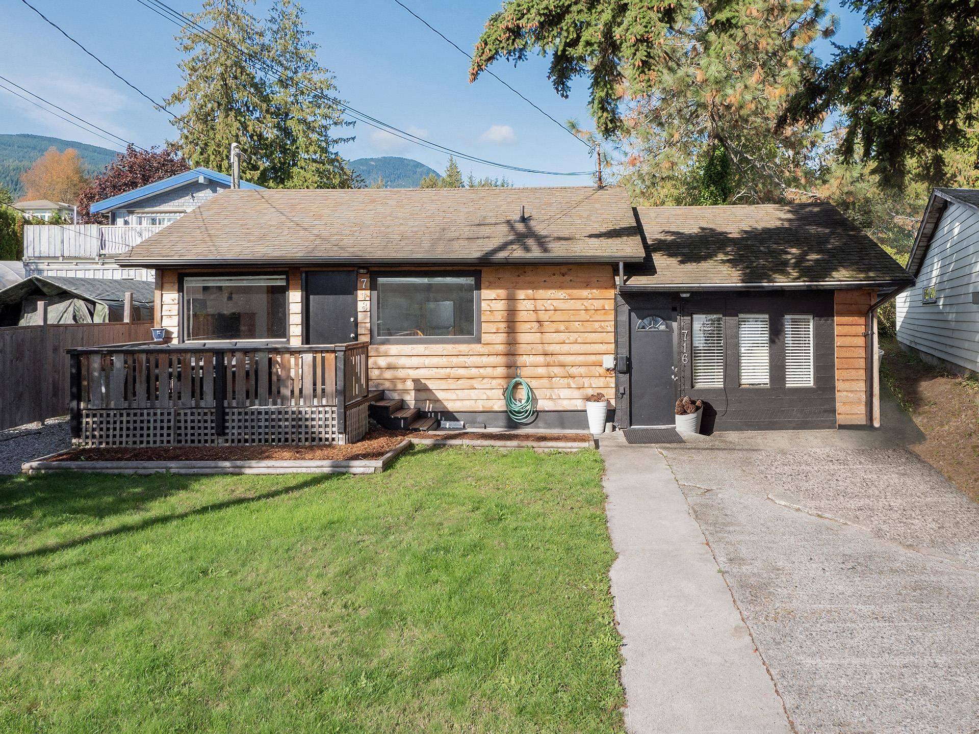 Gibsons, BC V0N 1V9,716/718 Hillcrest RD
