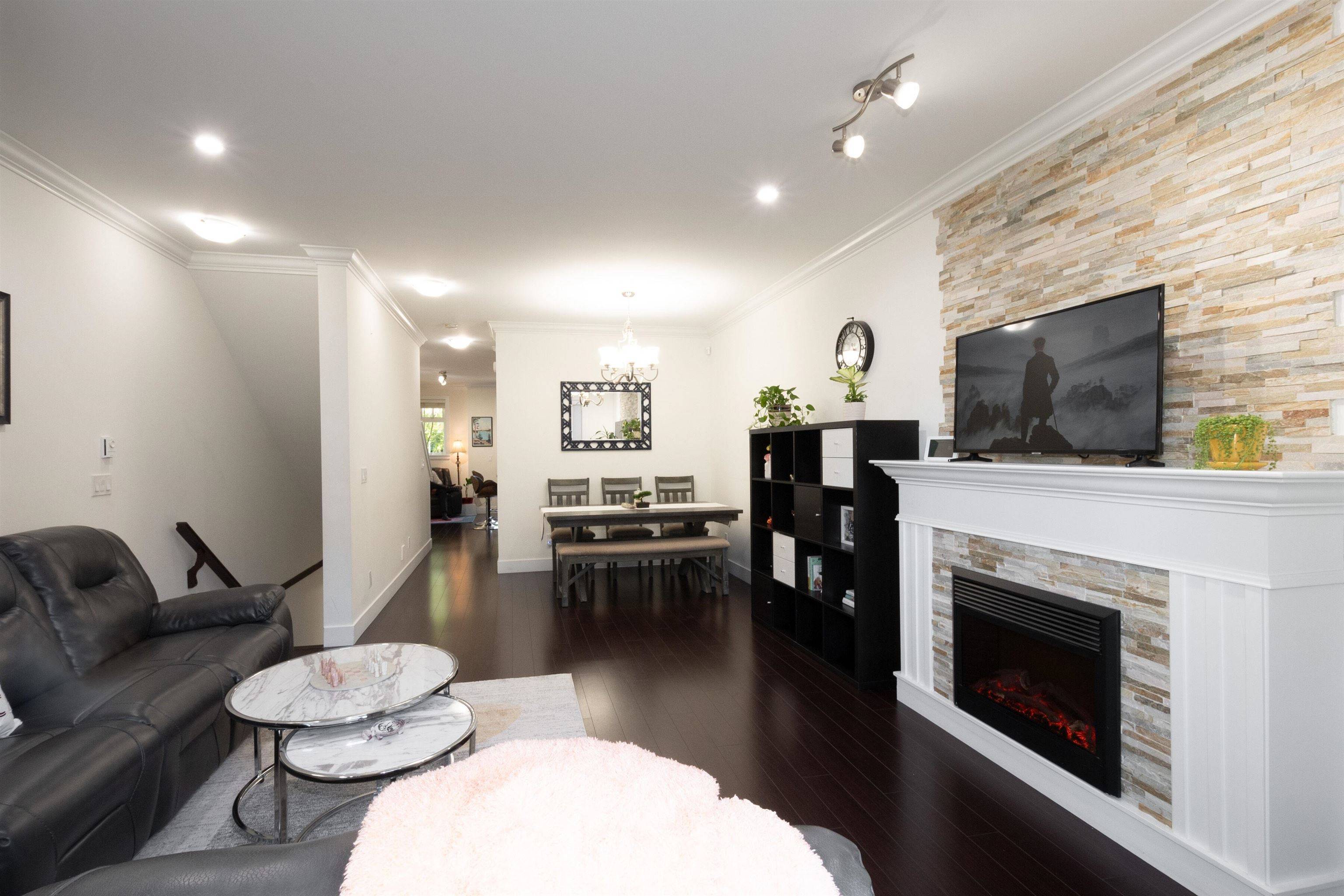 Surrey, BC V3W 0E9,6383 140 ST #8