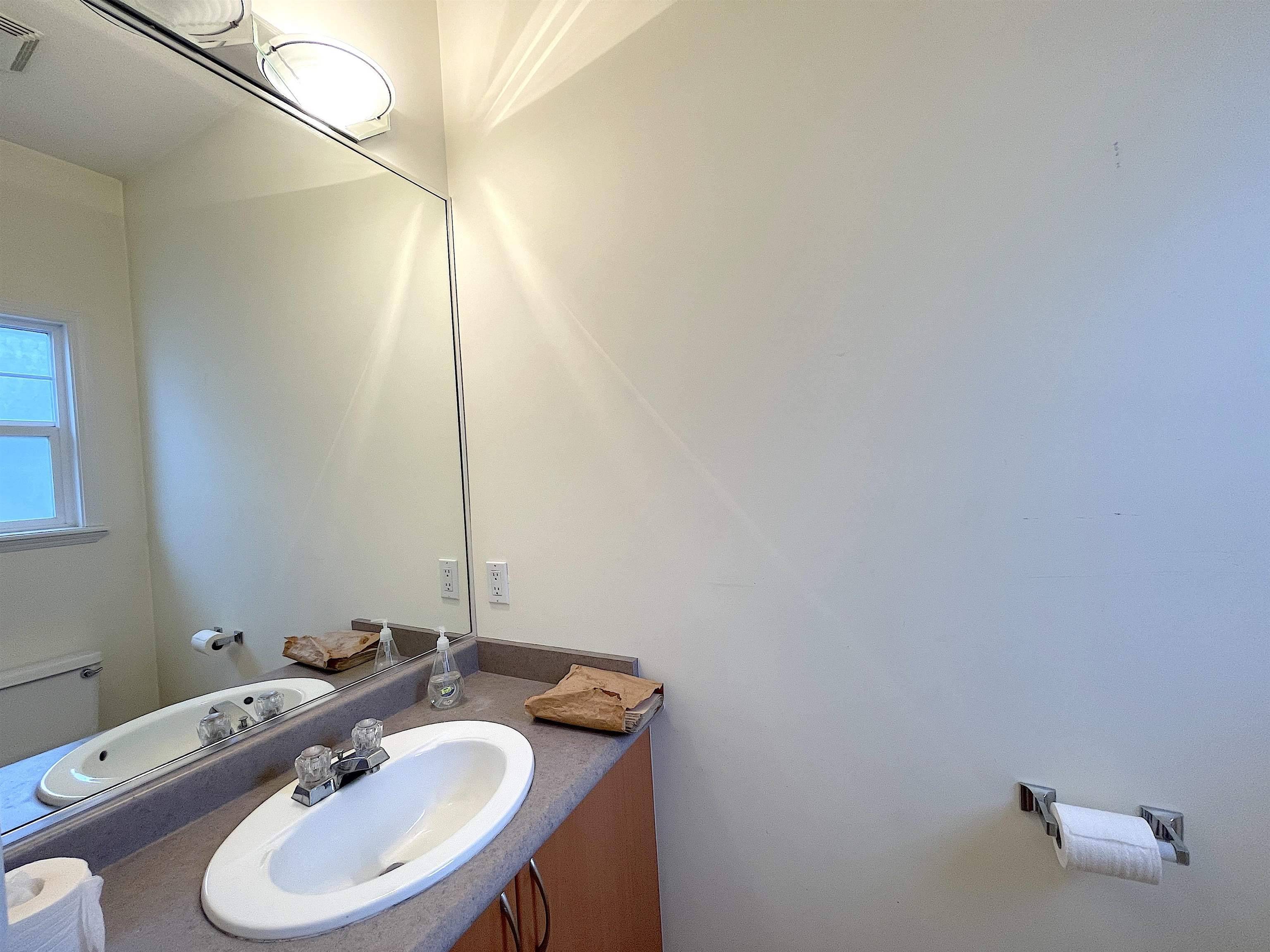 Richmond, BC V6Y 3B3,9893 Francis RD #8
